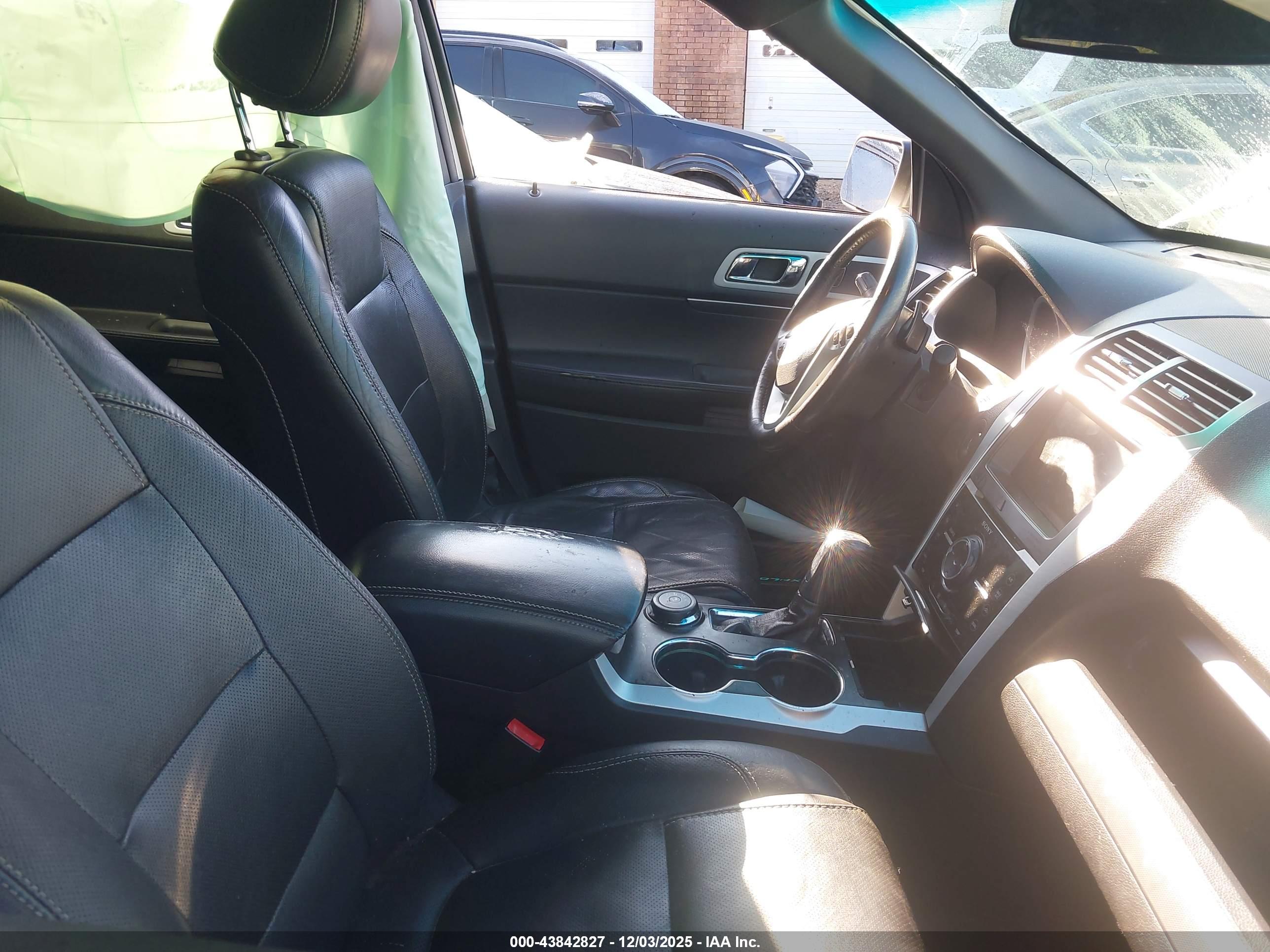 FORD EXPLORER image 5