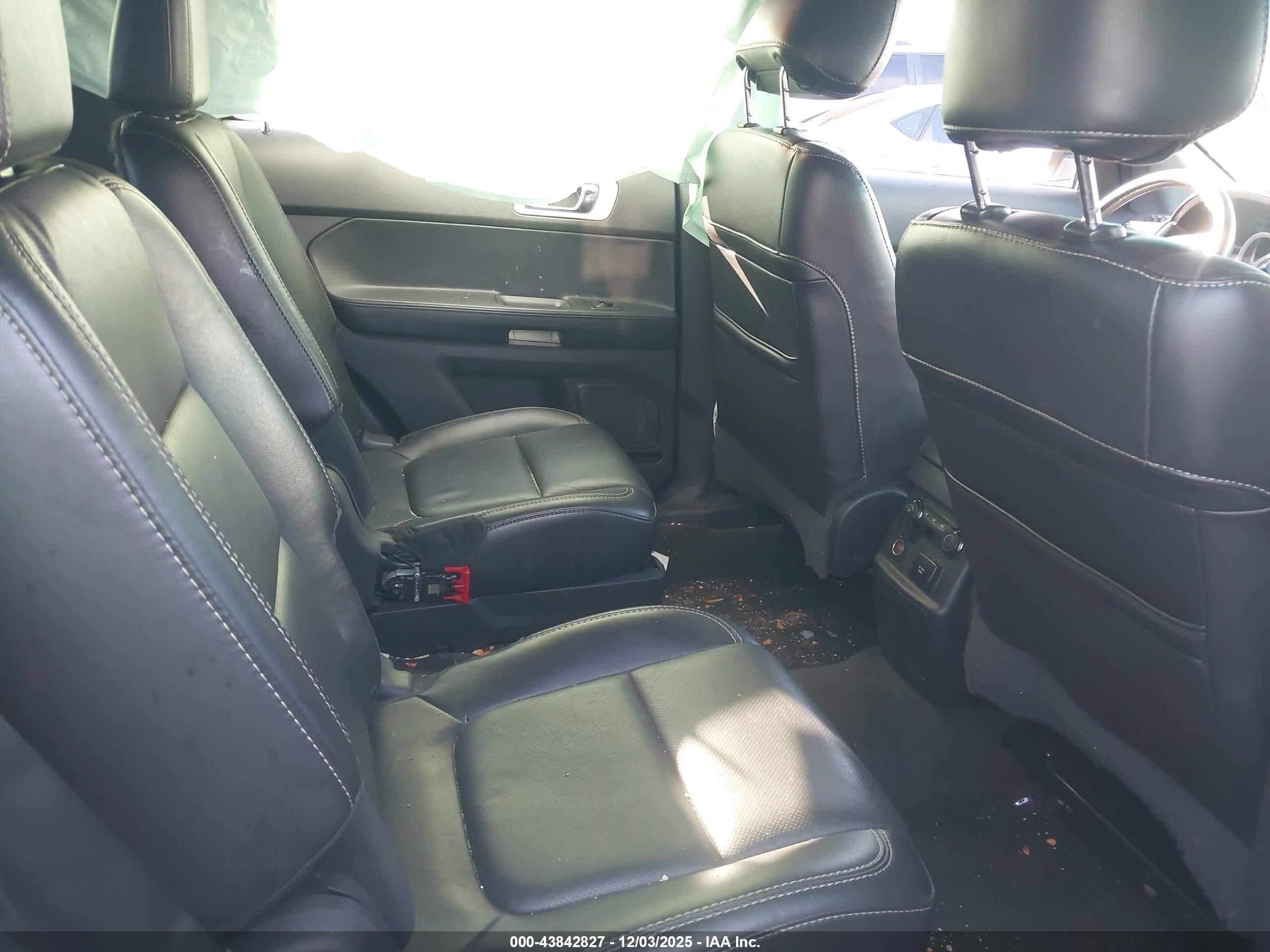 FORD EXPLORER image 8