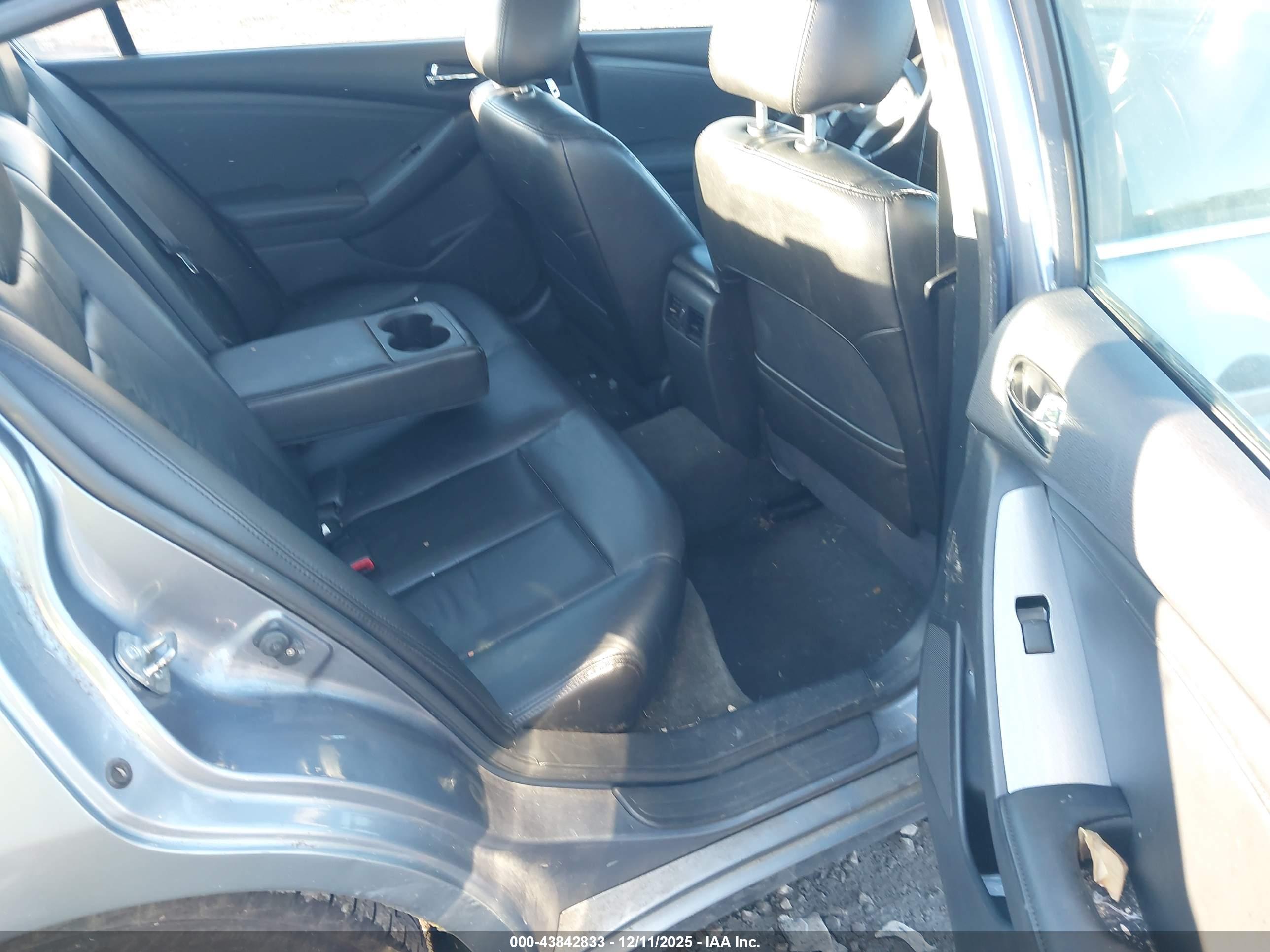 NISSAN ALTIMA image 8