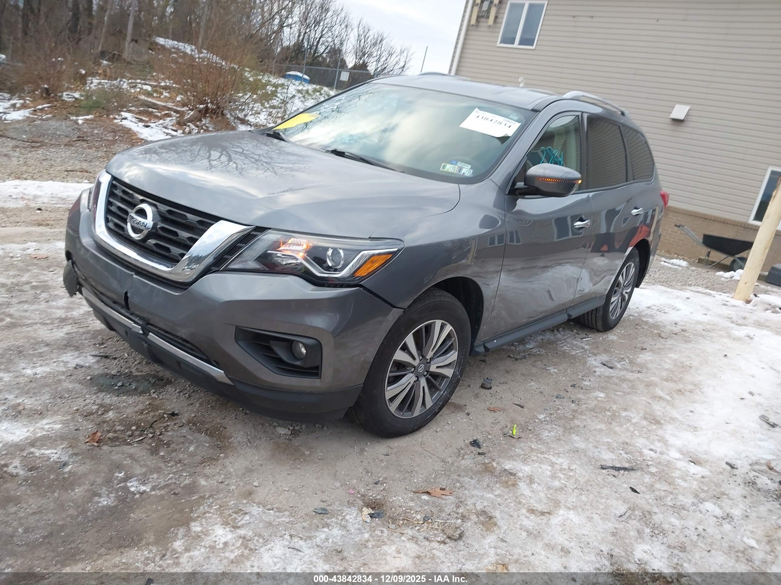 NISSAN PATHFINDER image 2