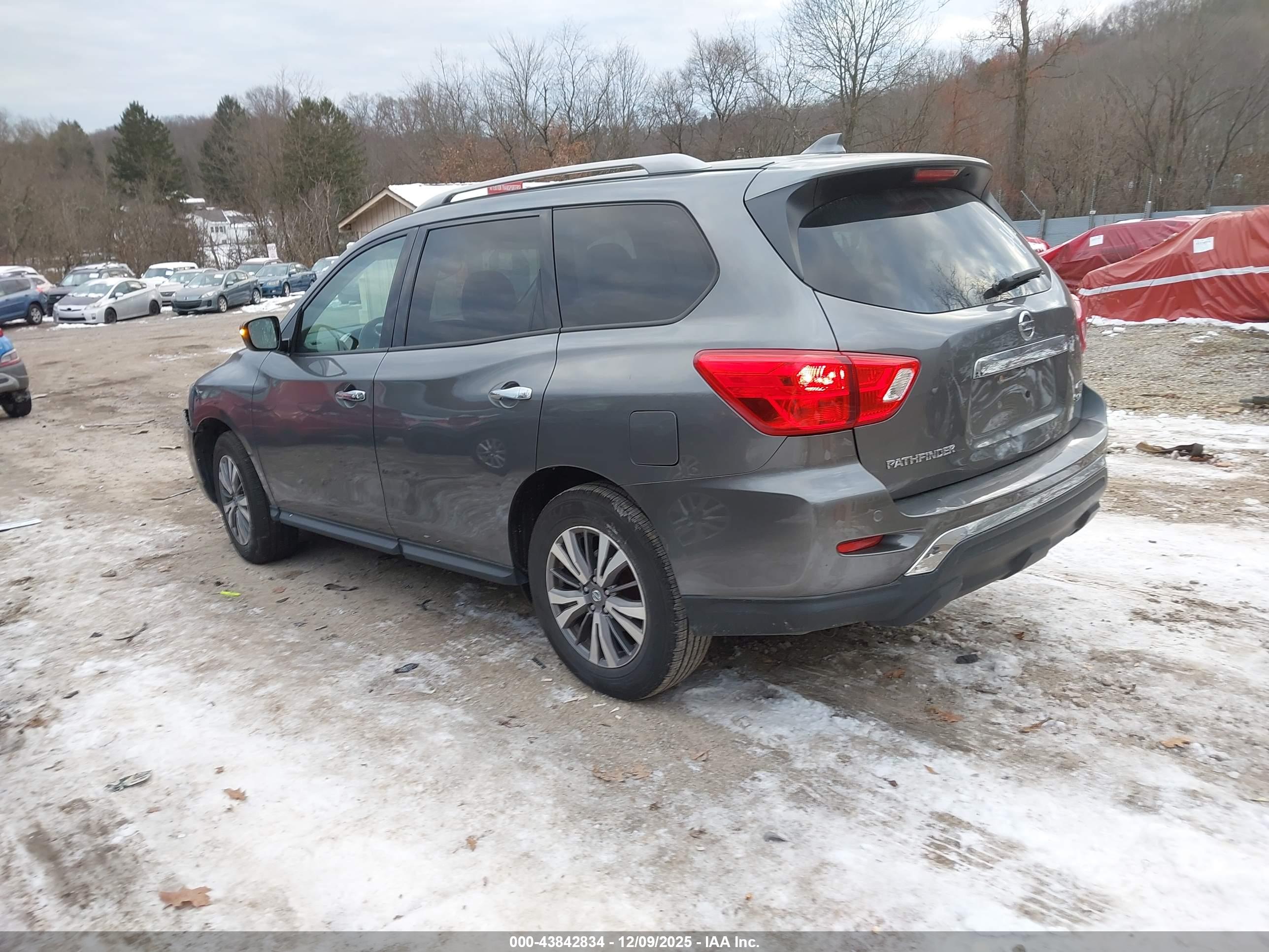 NISSAN PATHFINDER image 3