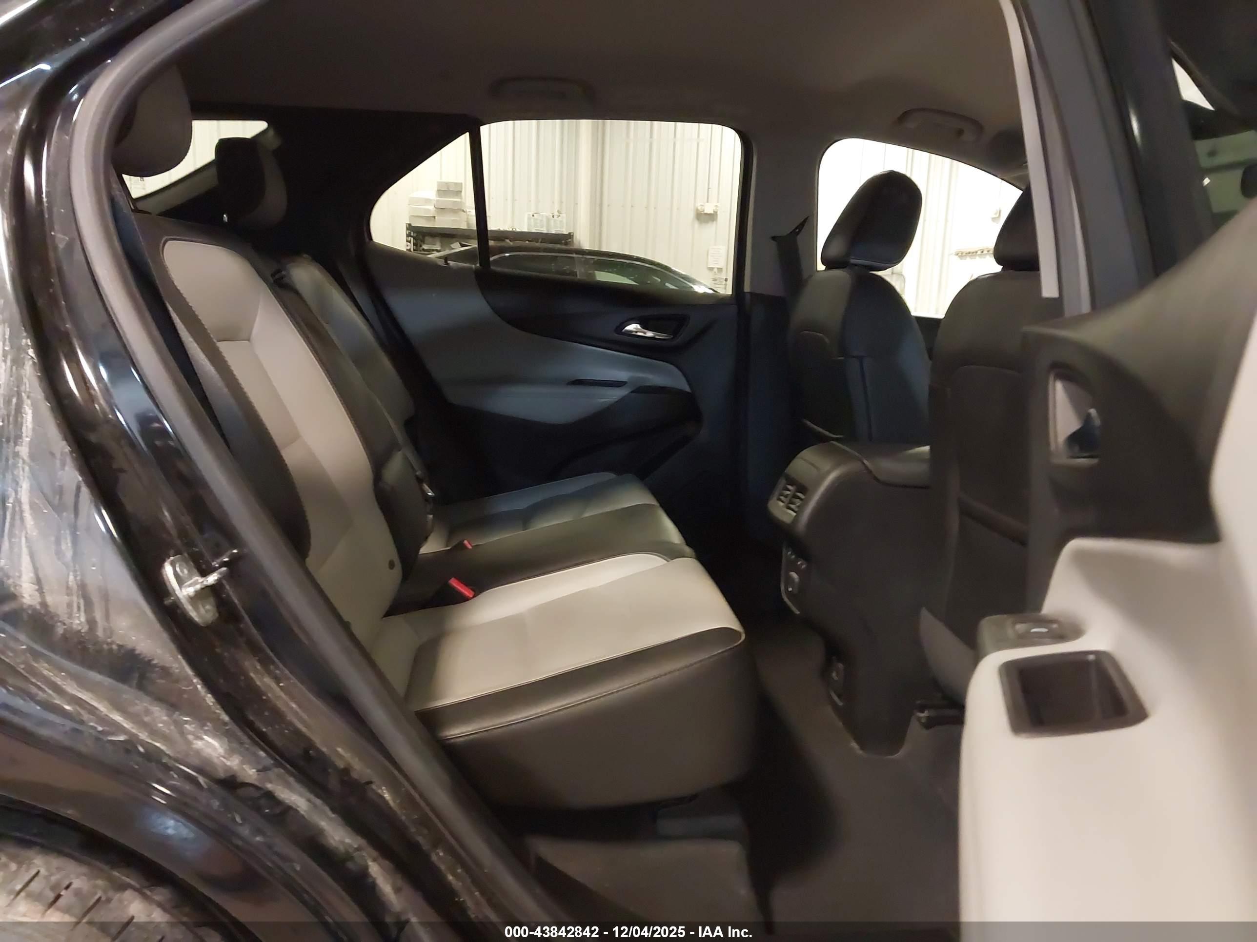 CHEVROLET EQUINOX image 8
