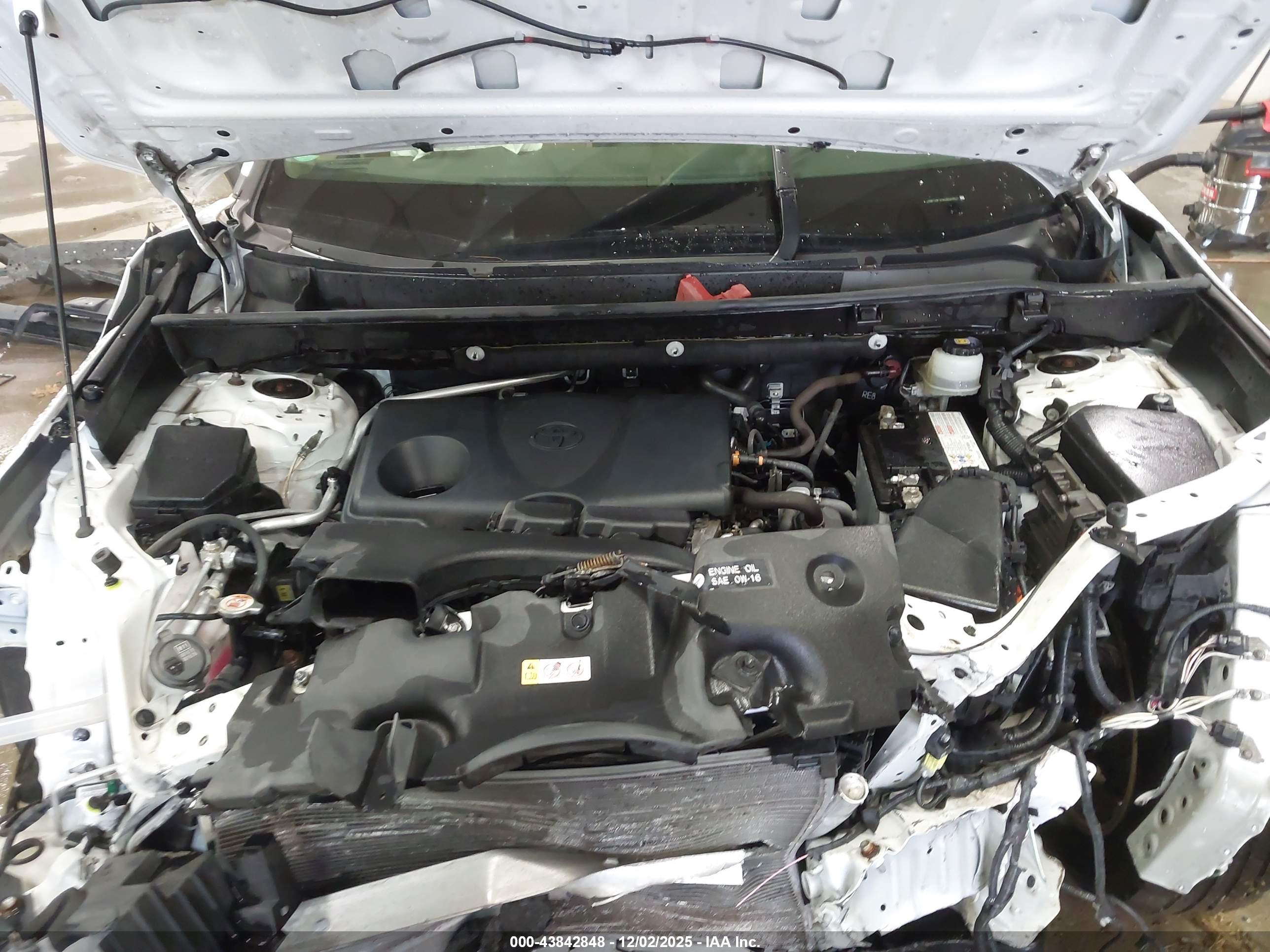 TOYOTA RAV4 image 10