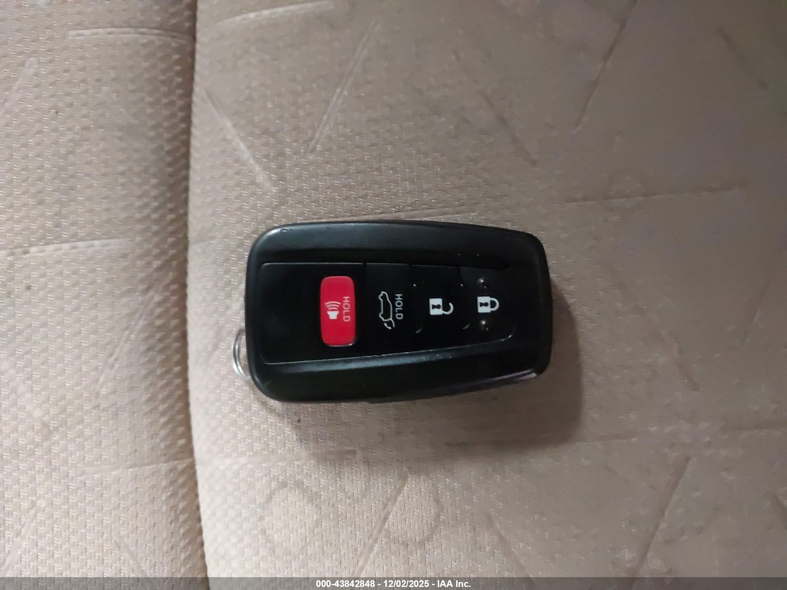 TOYOTA RAV4 image 11