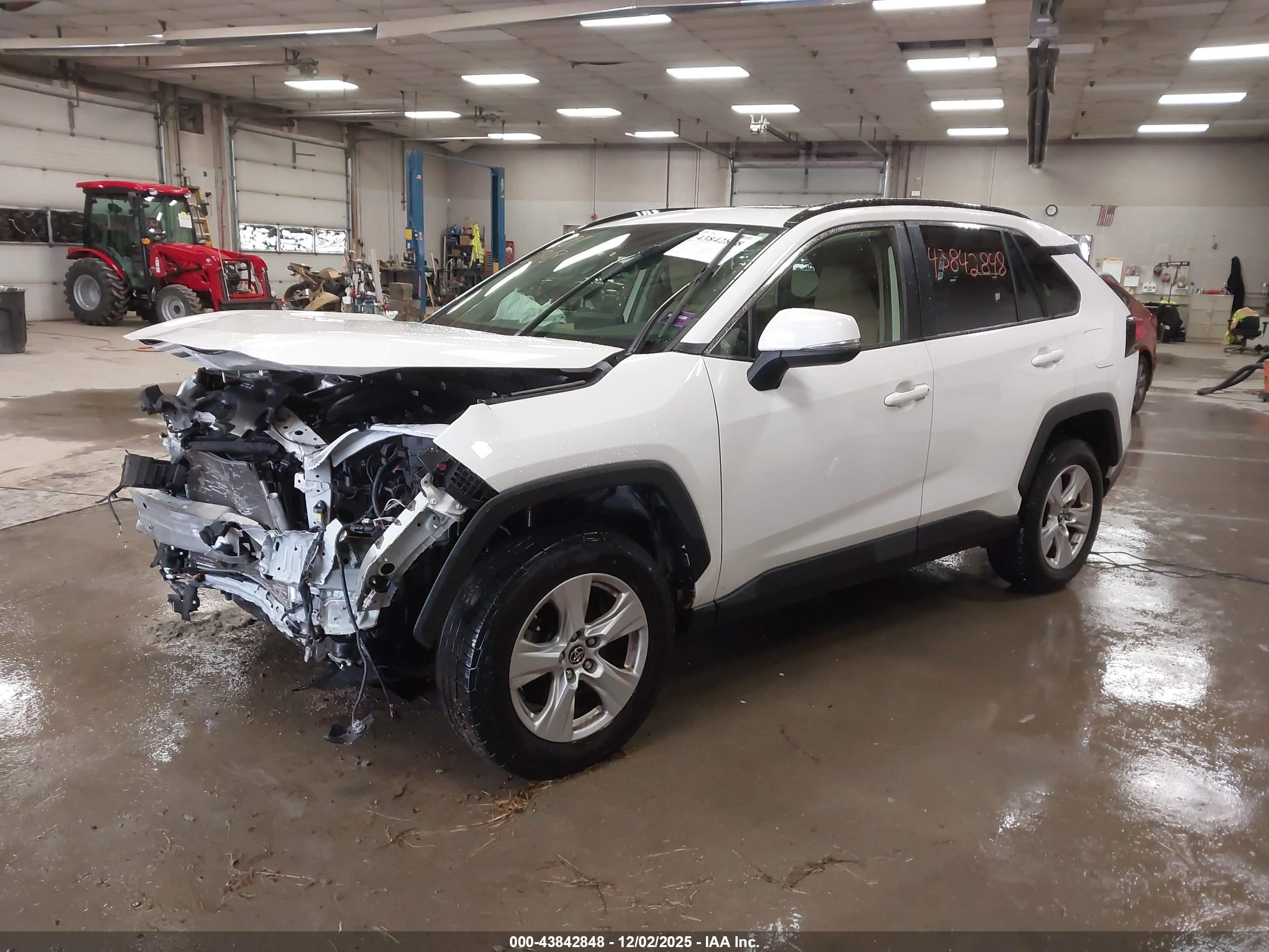 TOYOTA RAV4 image 2