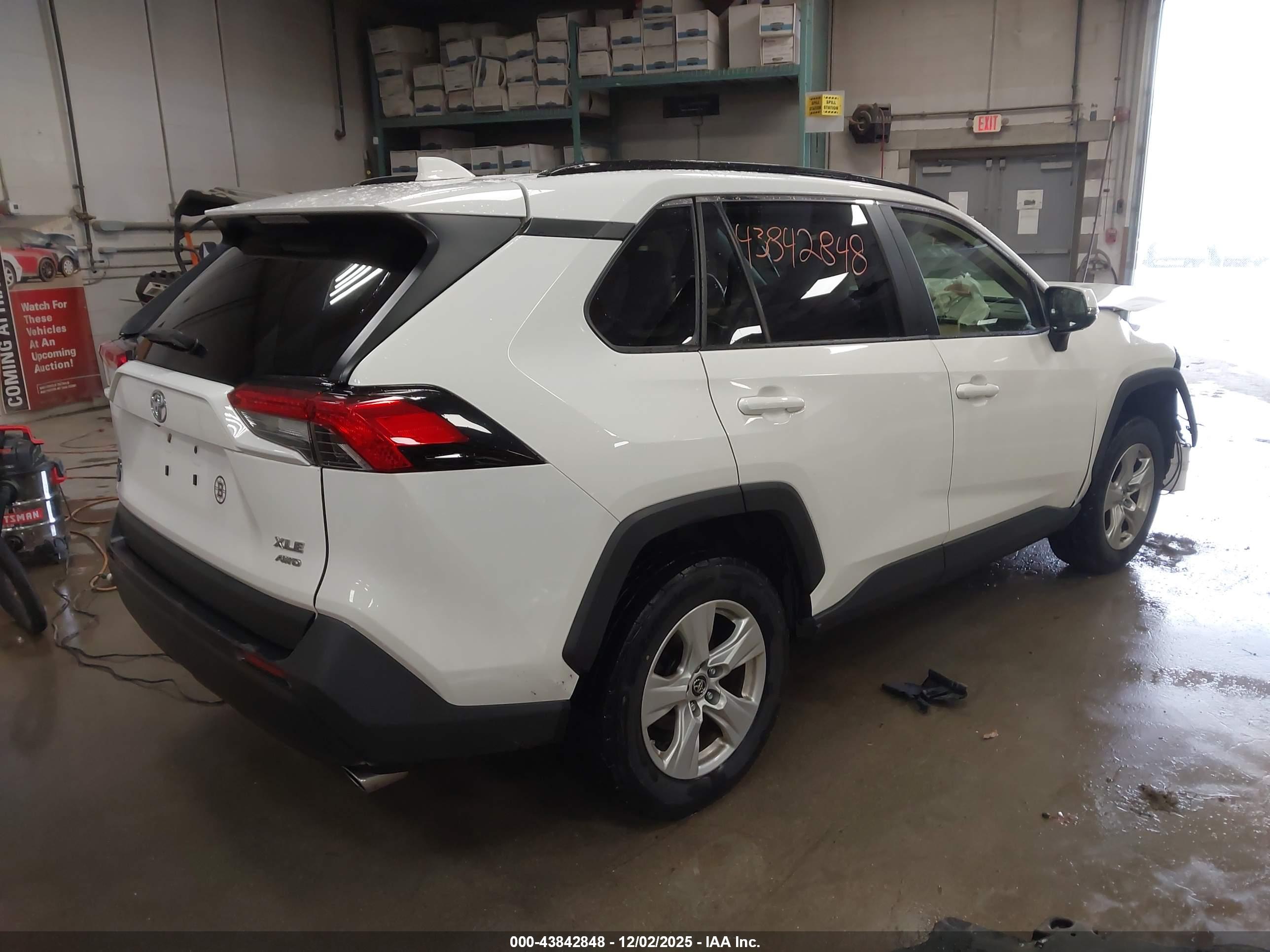 TOYOTA RAV4 image 4