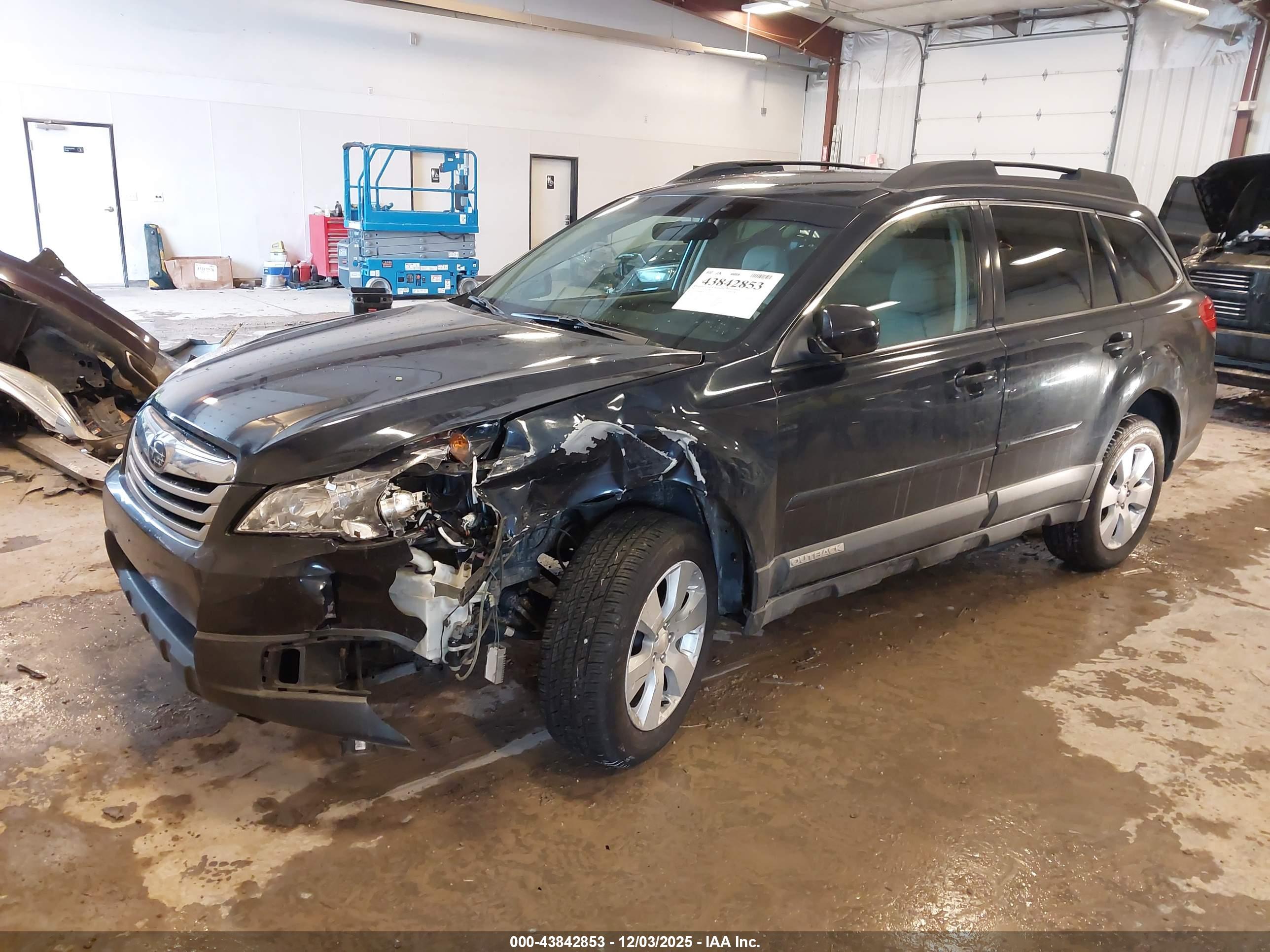 SUBARU OUTBACK image 2