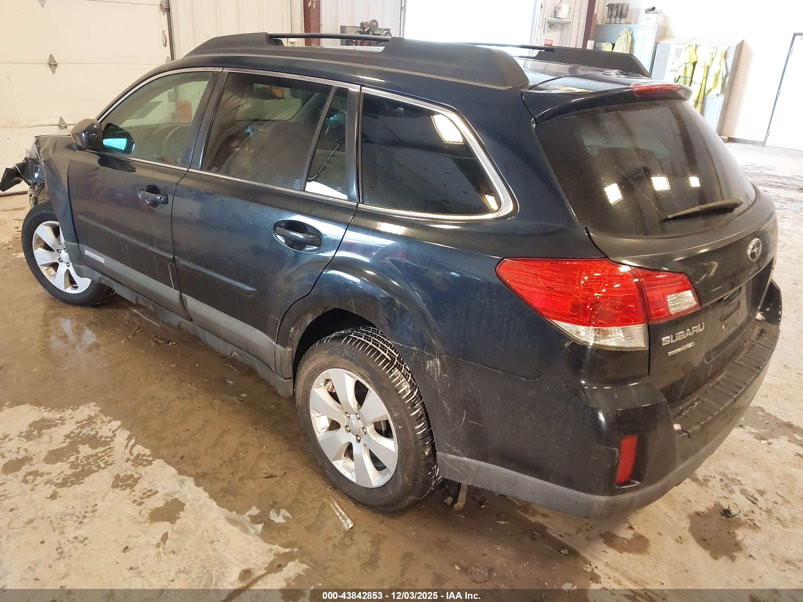 SUBARU OUTBACK image 3