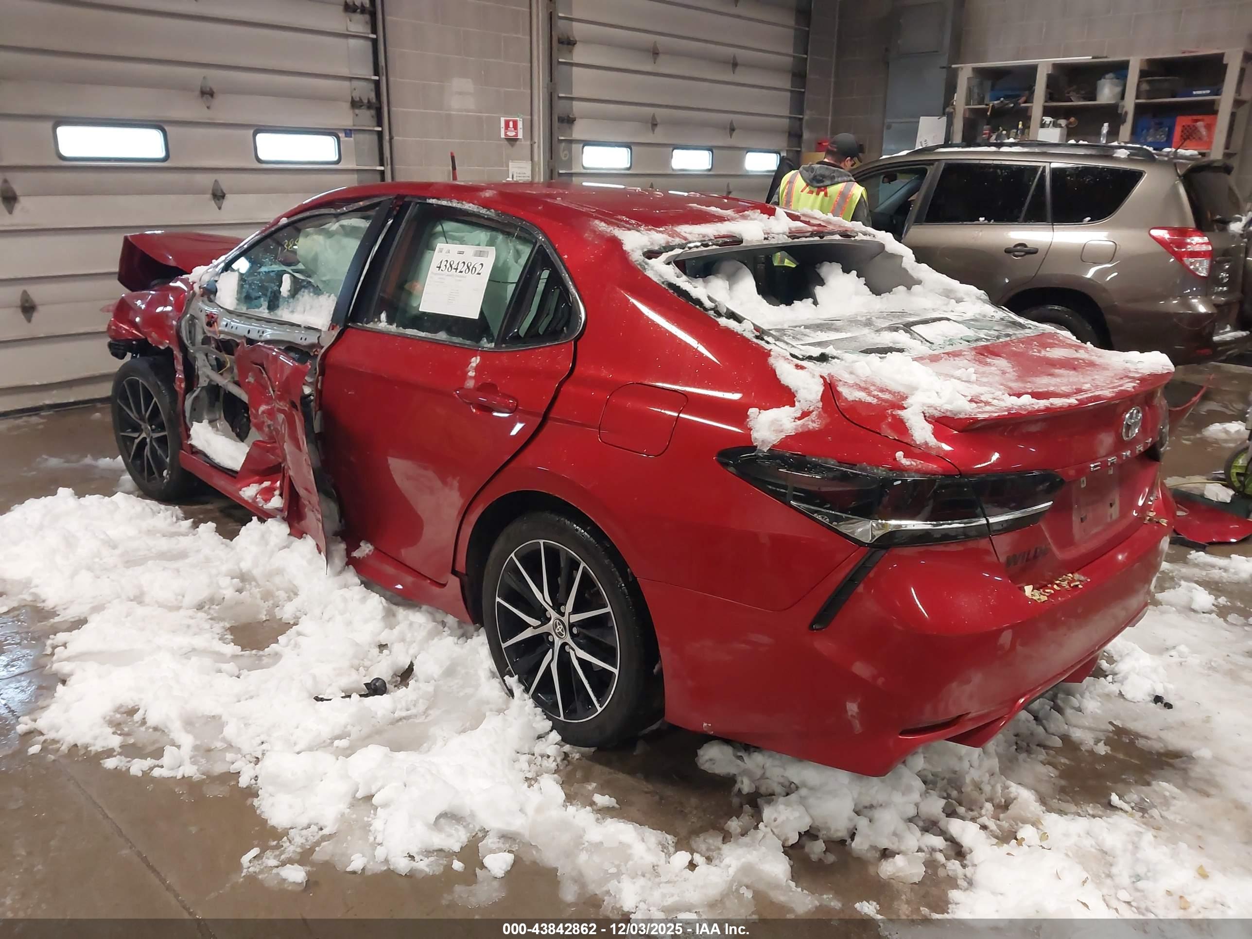 TOYOTA CAMRY image 3