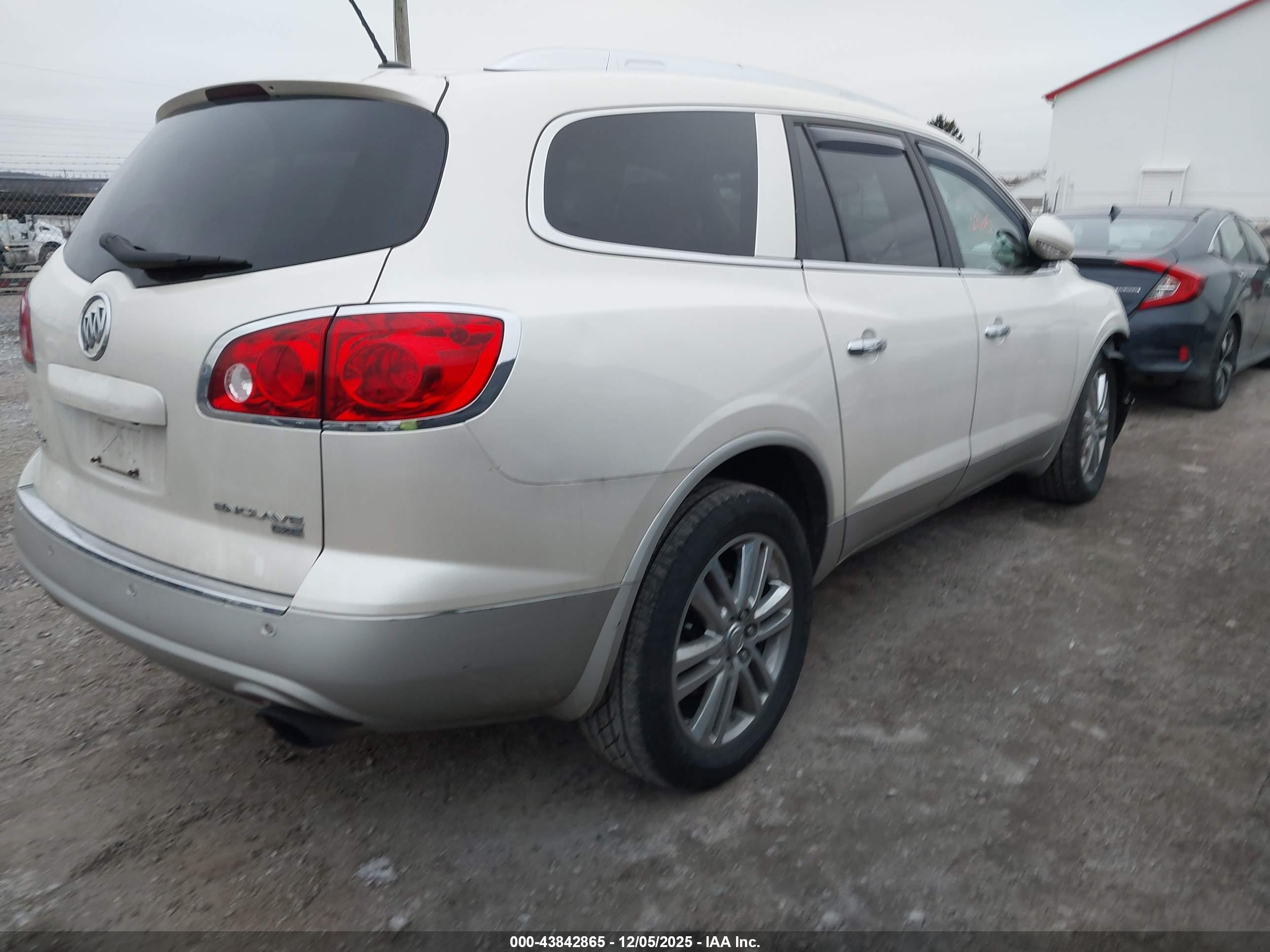 BUICK ENCLAVE image 4