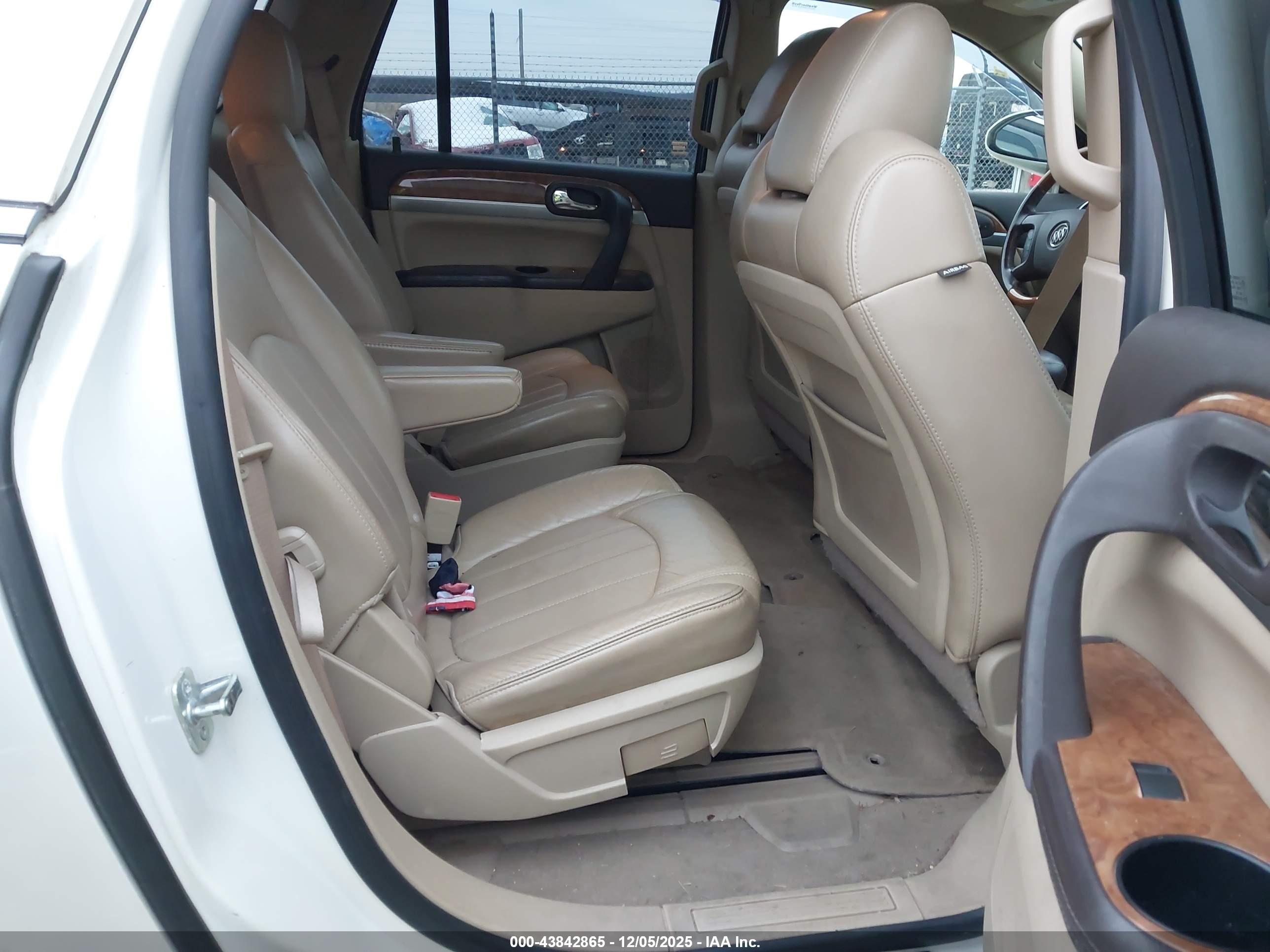 BUICK ENCLAVE image 8