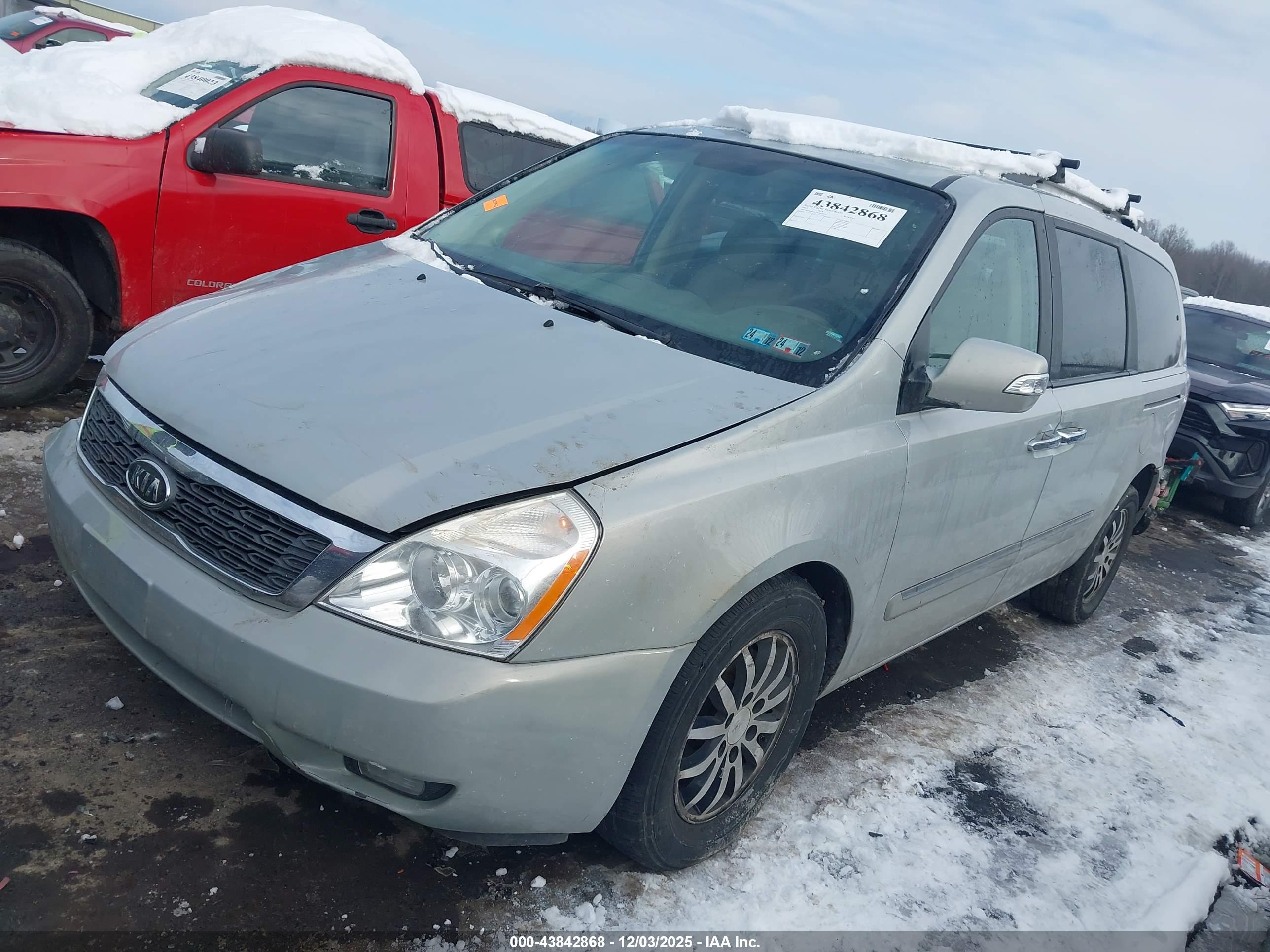 KIA SEDONA image 2