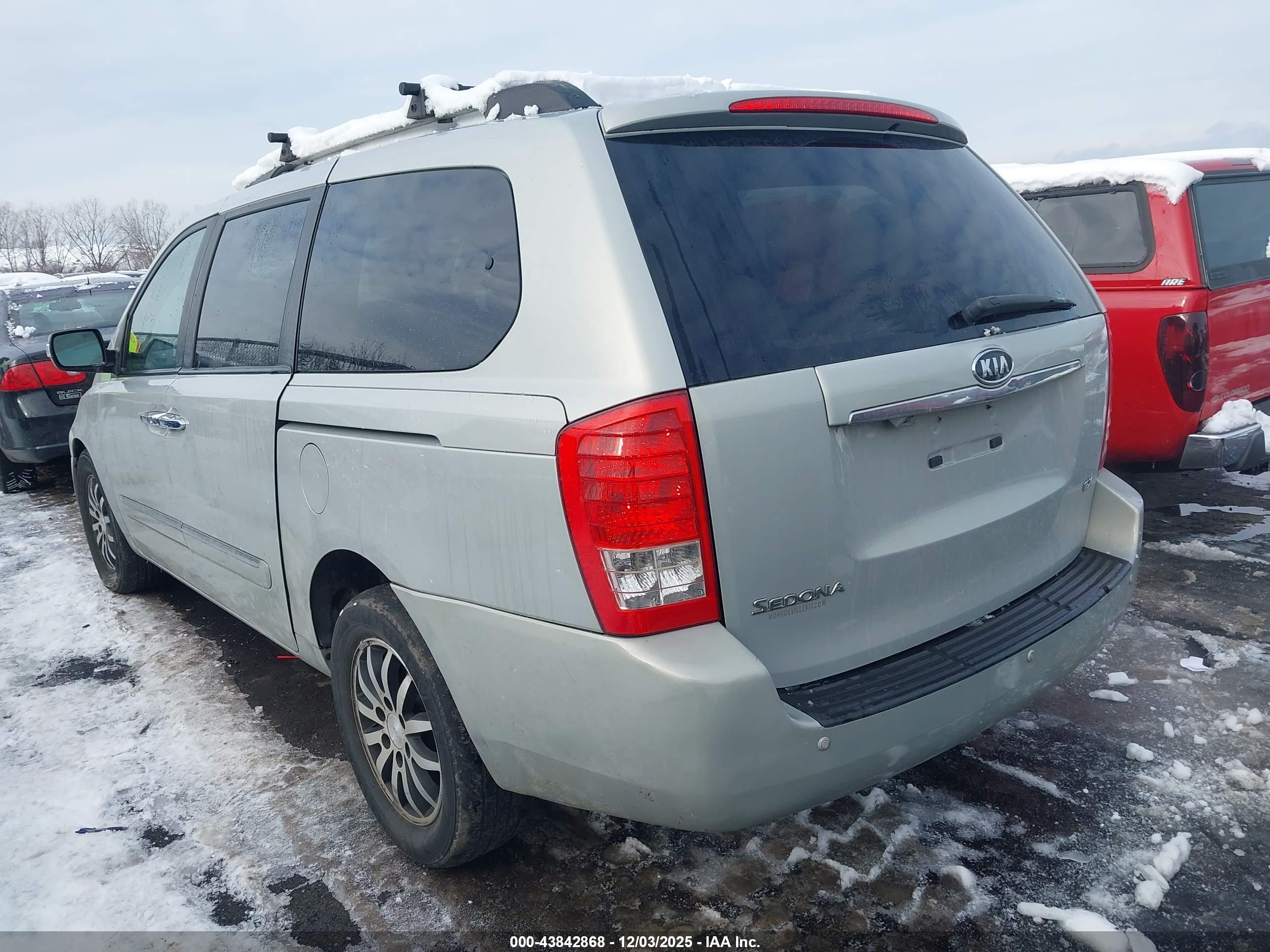 KIA SEDONA image 3