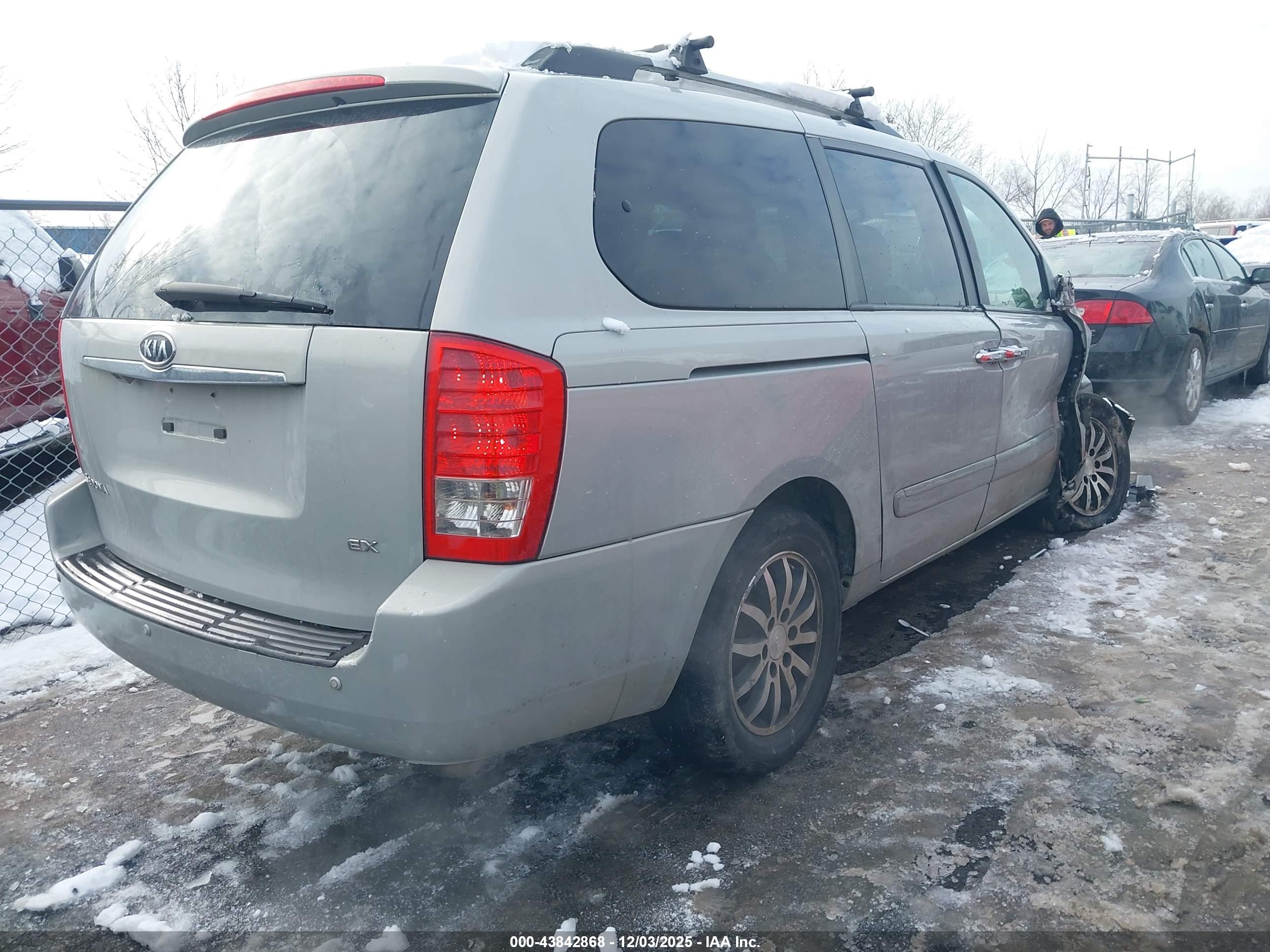 KIA SEDONA image 4