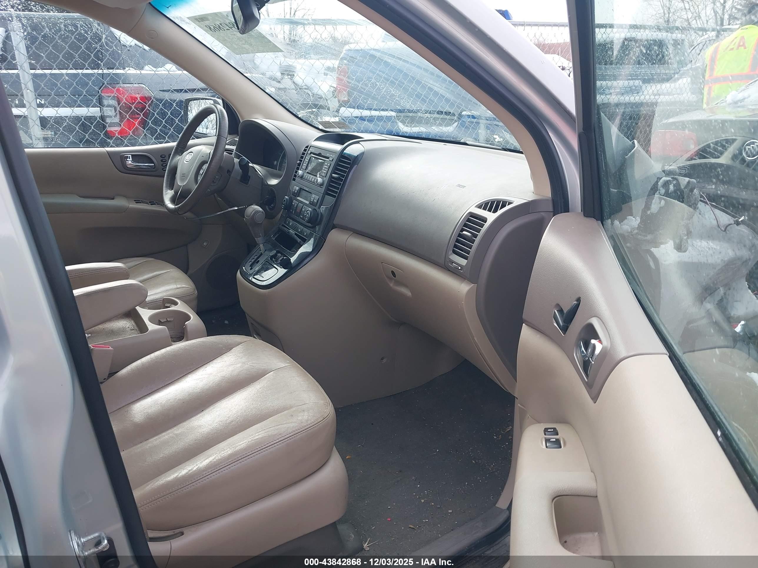 KIA SEDONA image 5