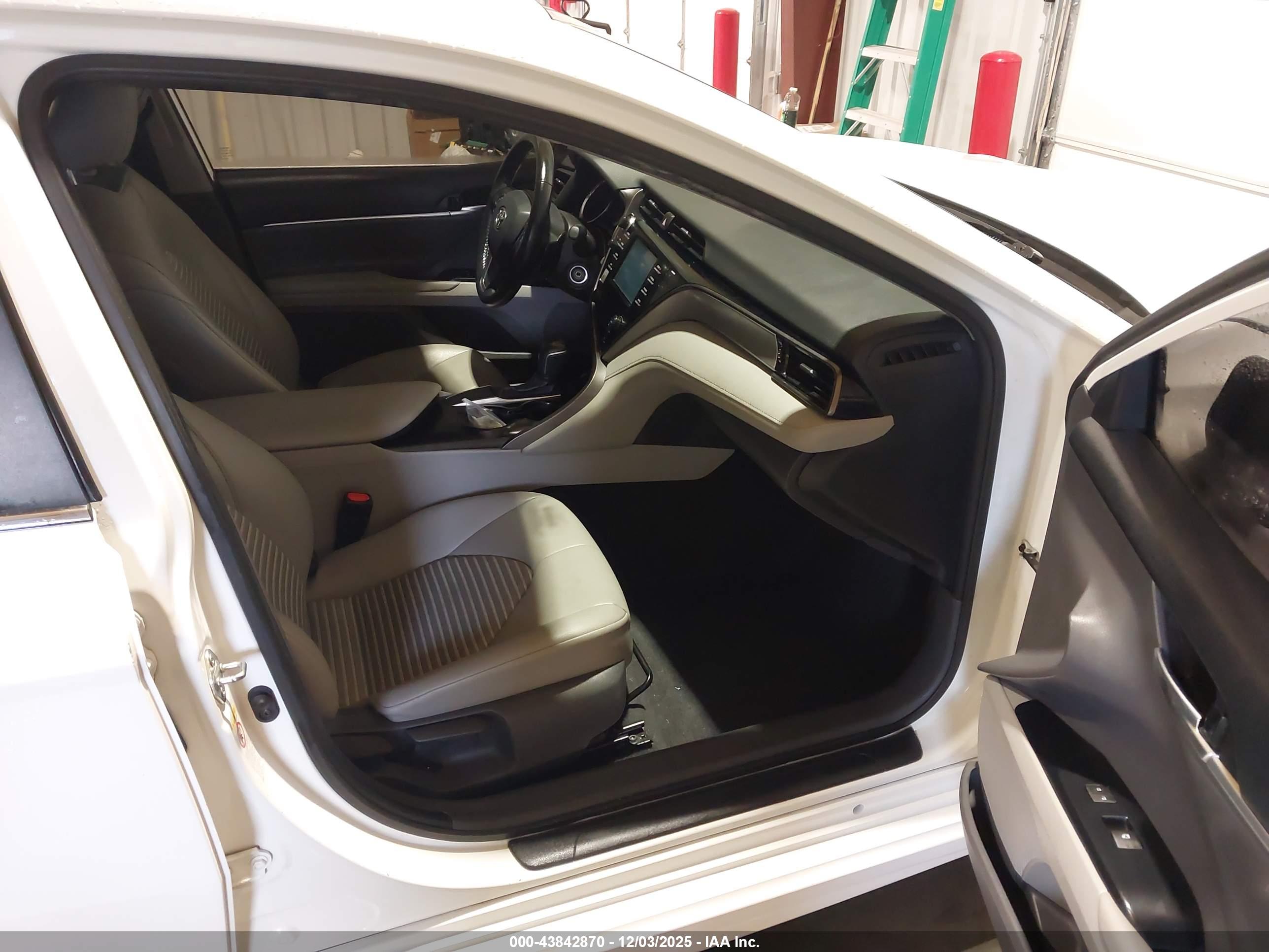 TOYOTA CAMRY image 5