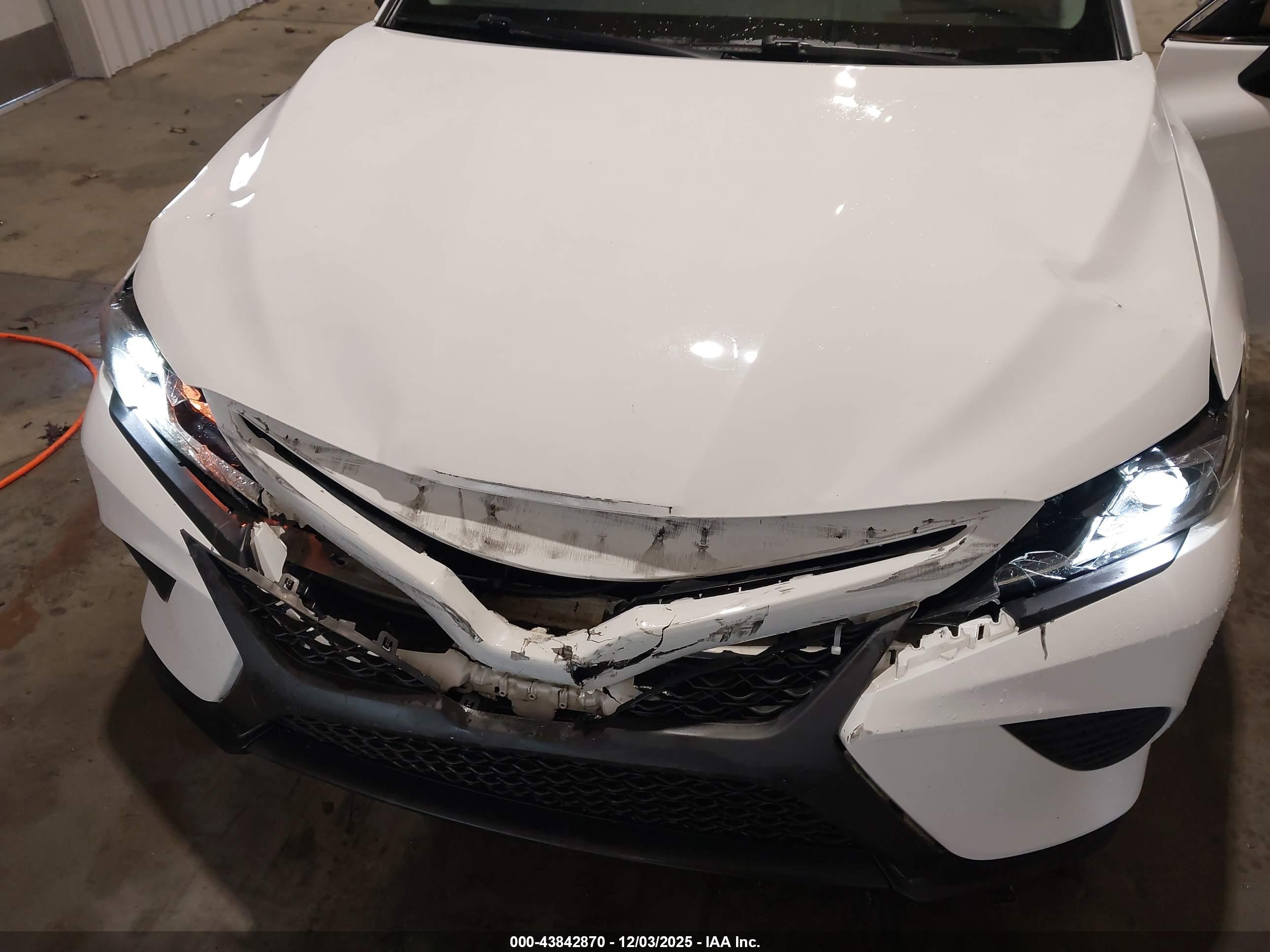 TOYOTA CAMRY image 6