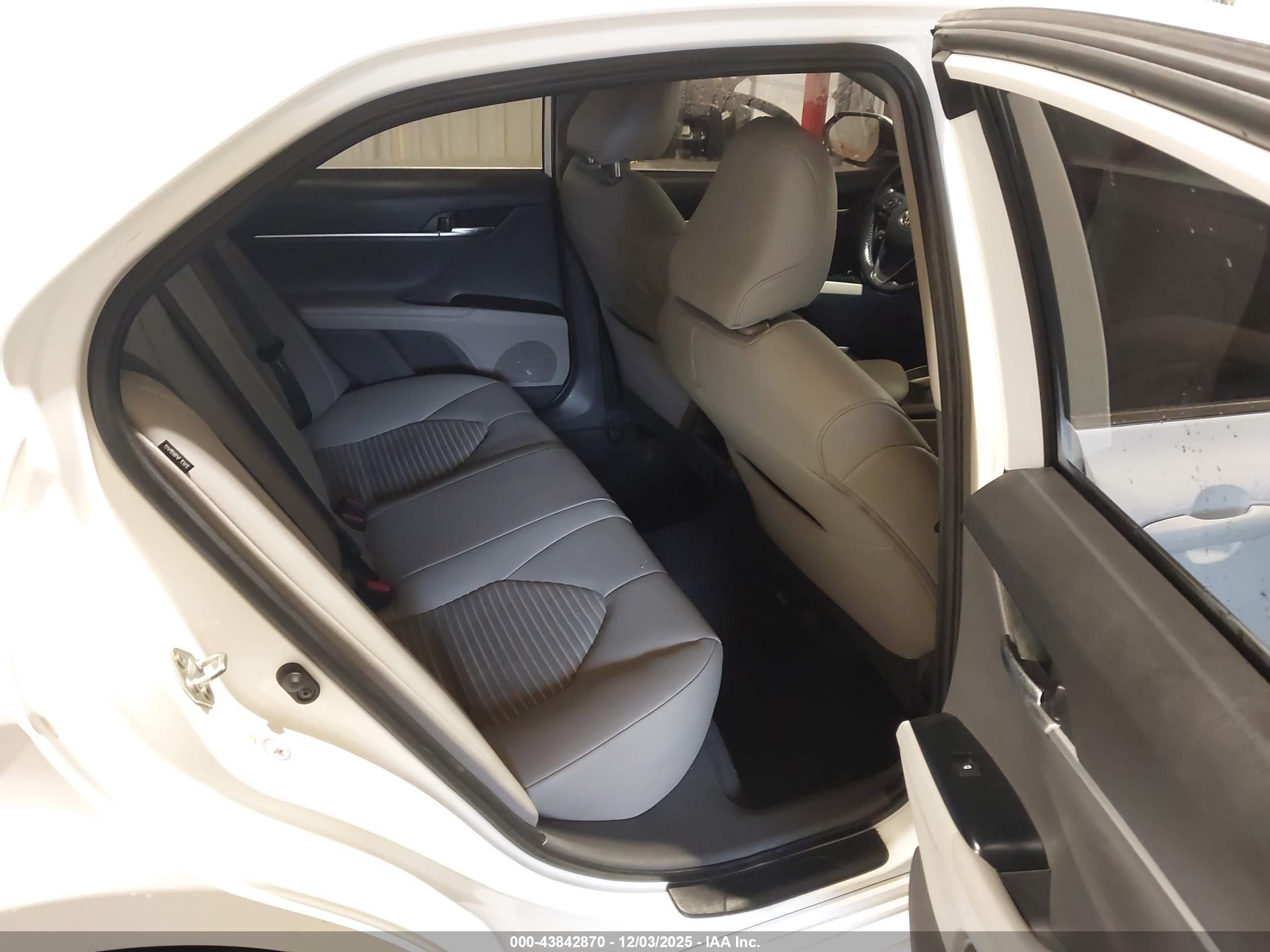 TOYOTA CAMRY image 8