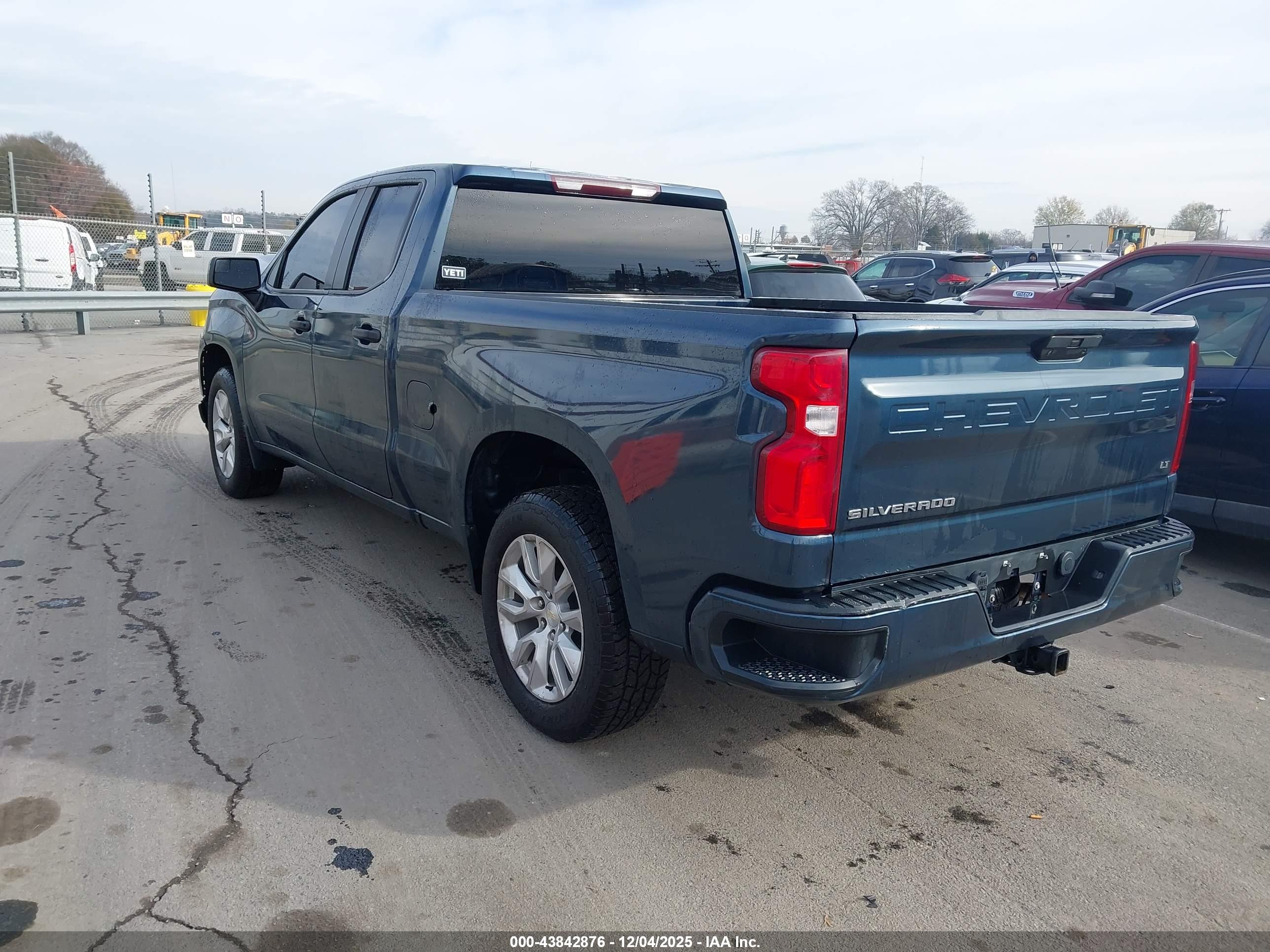 CHEVROLET SILVERADO image 3