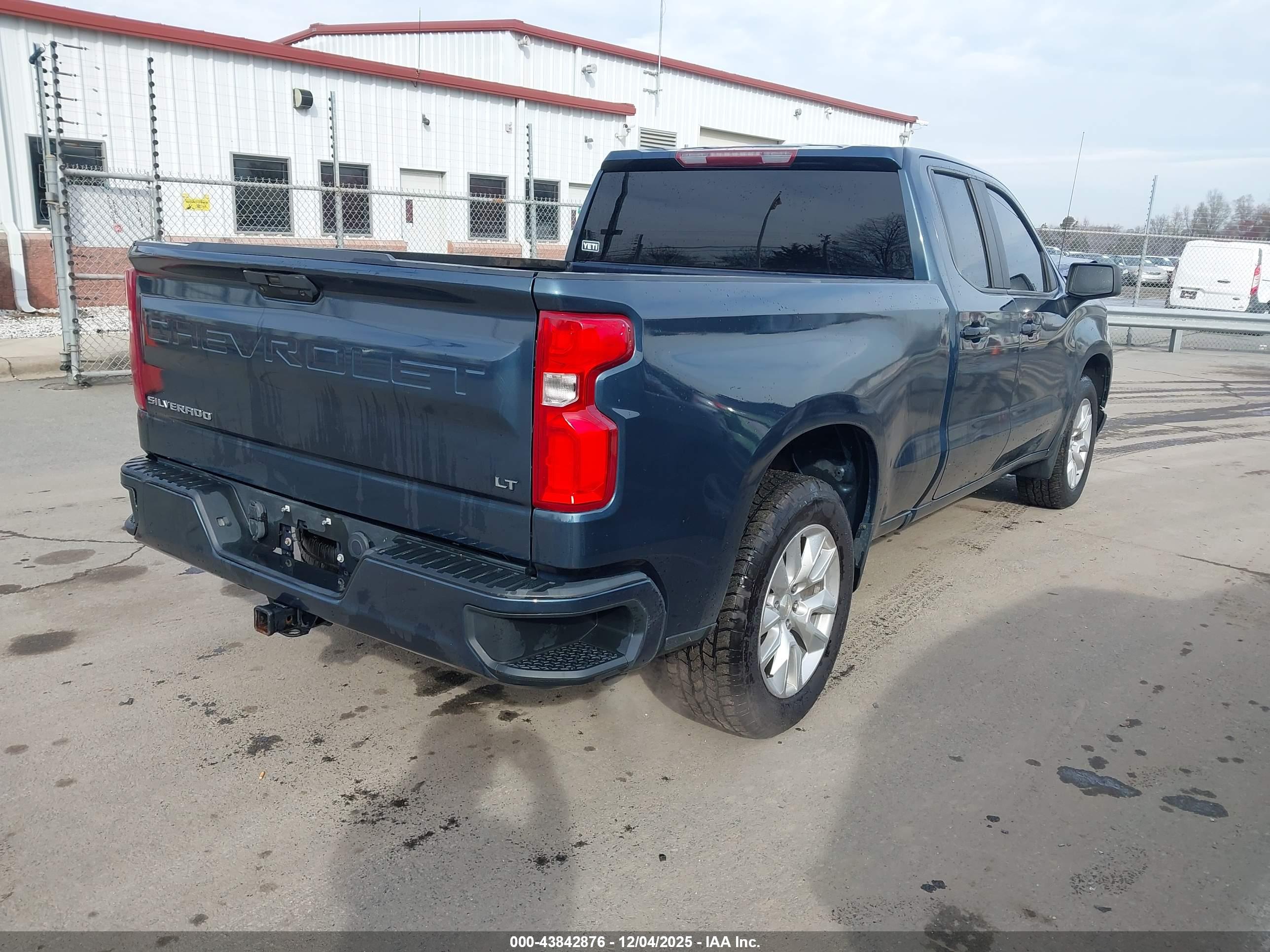 CHEVROLET SILVERADO image 4
