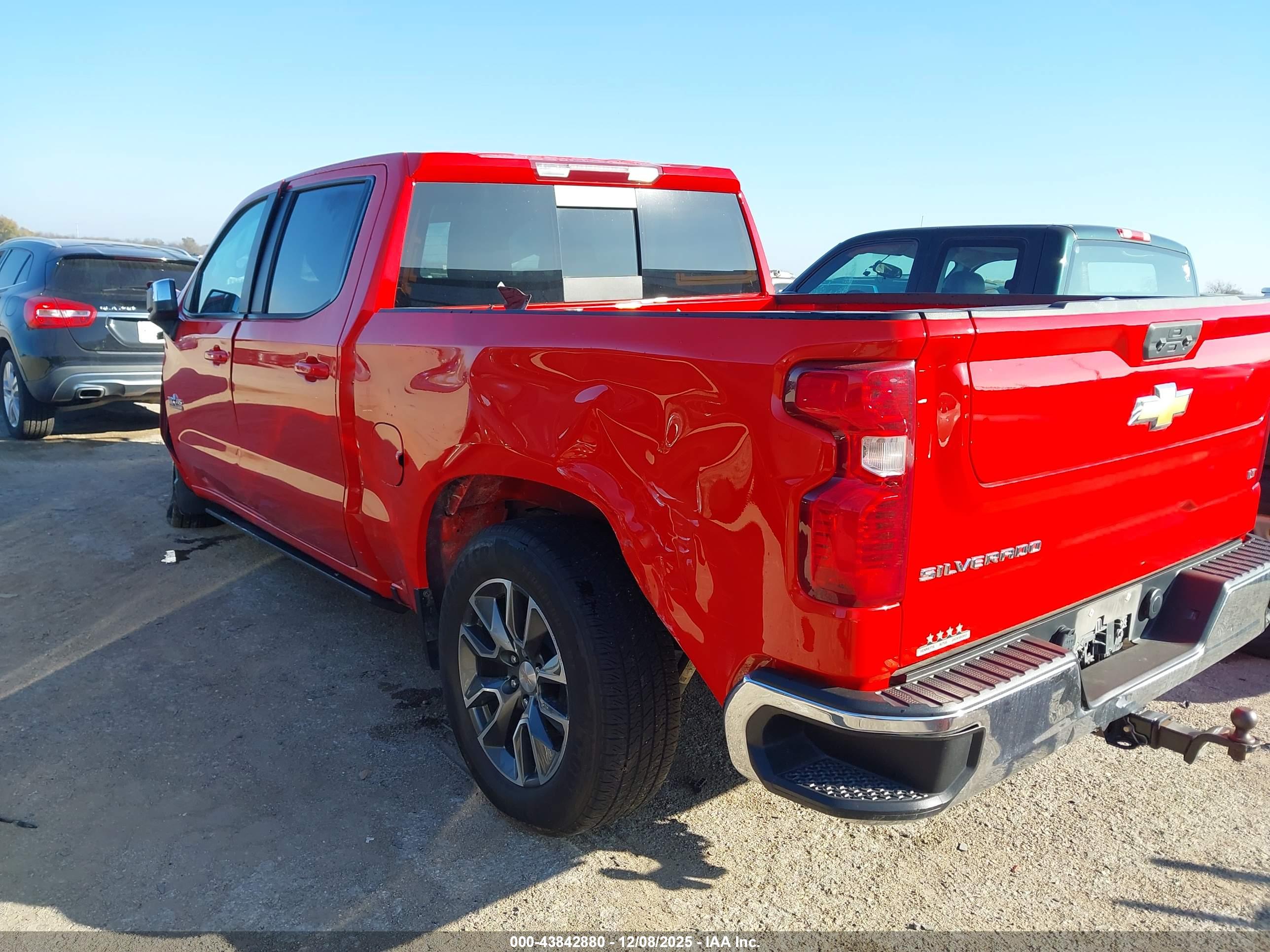 CHEVROLET SILVERADO image 3