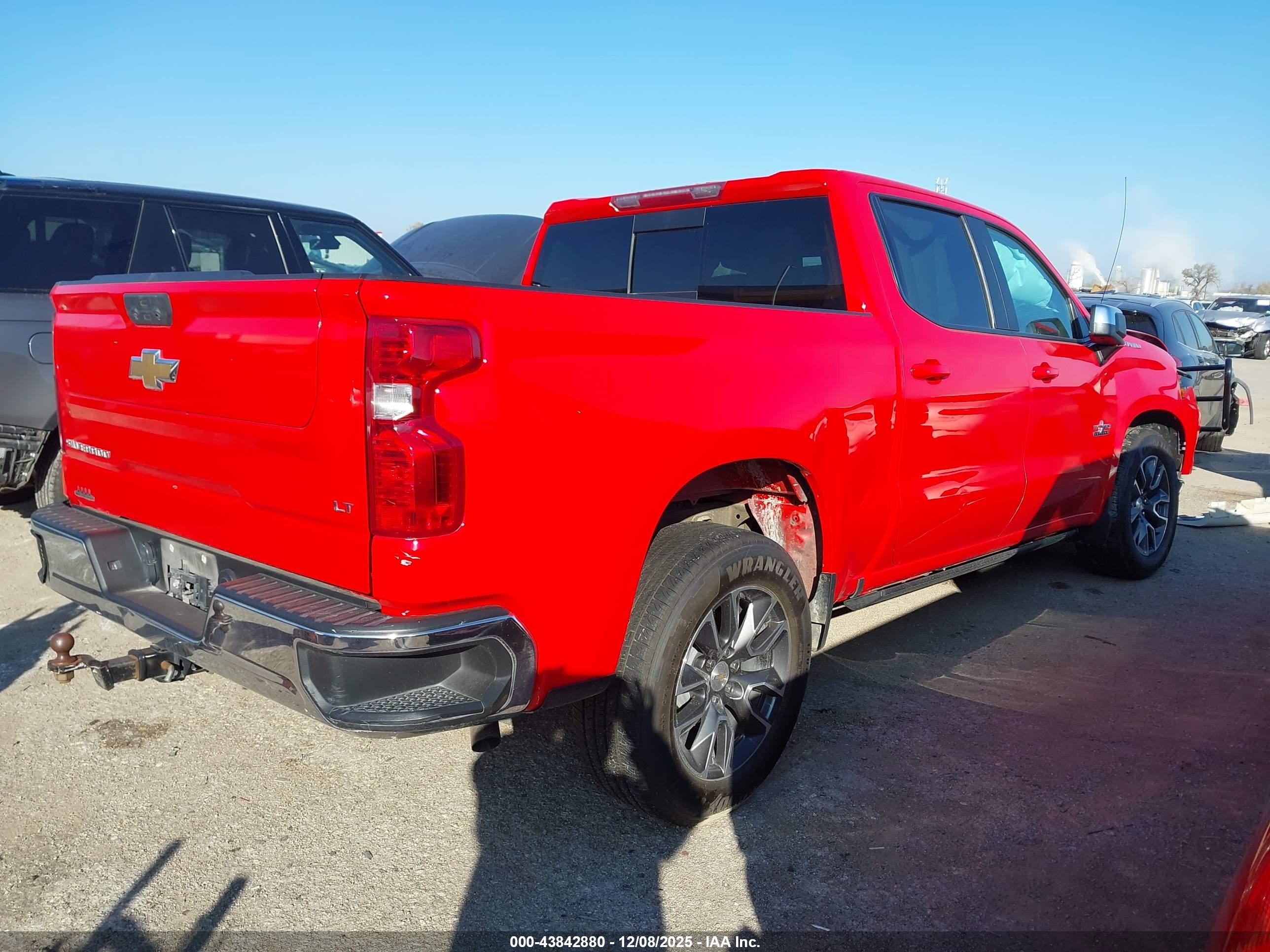 CHEVROLET SILVERADO image 4