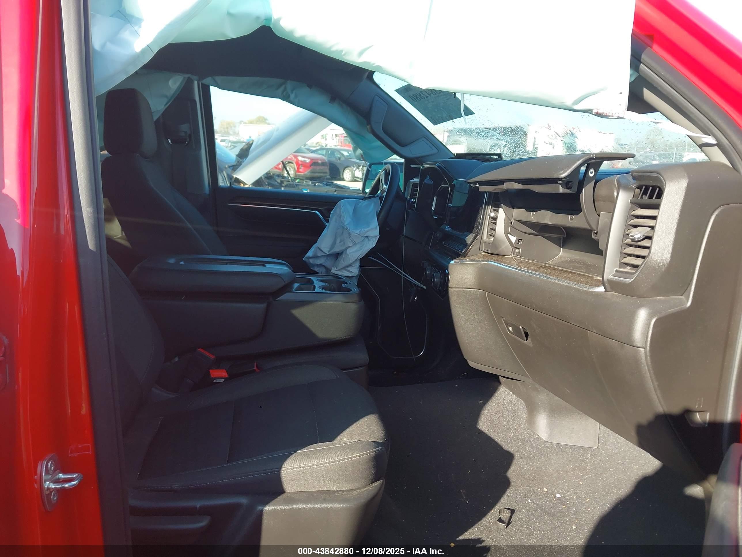 CHEVROLET SILVERADO image 5