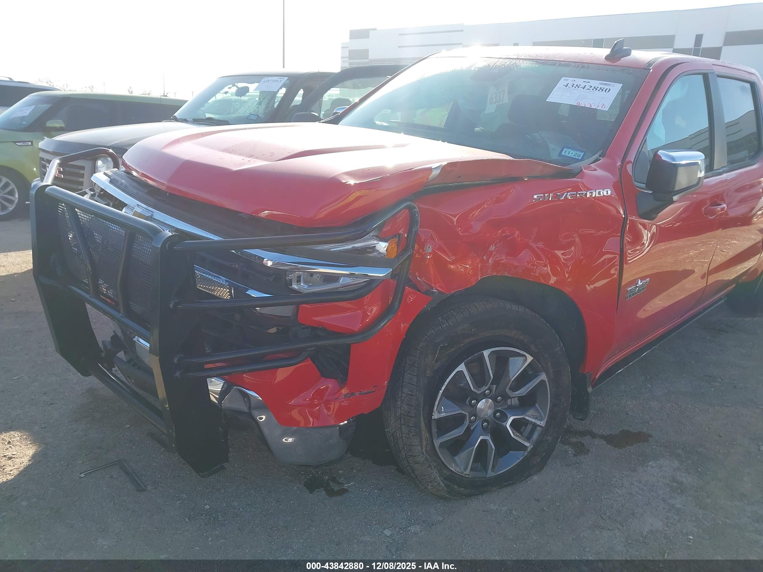 CHEVROLET SILVERADO image 6
