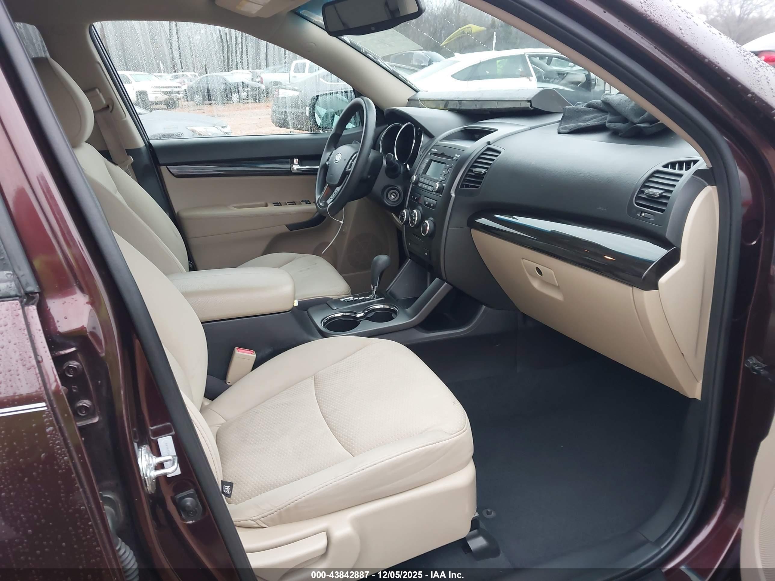 KIA SORENTO image 5