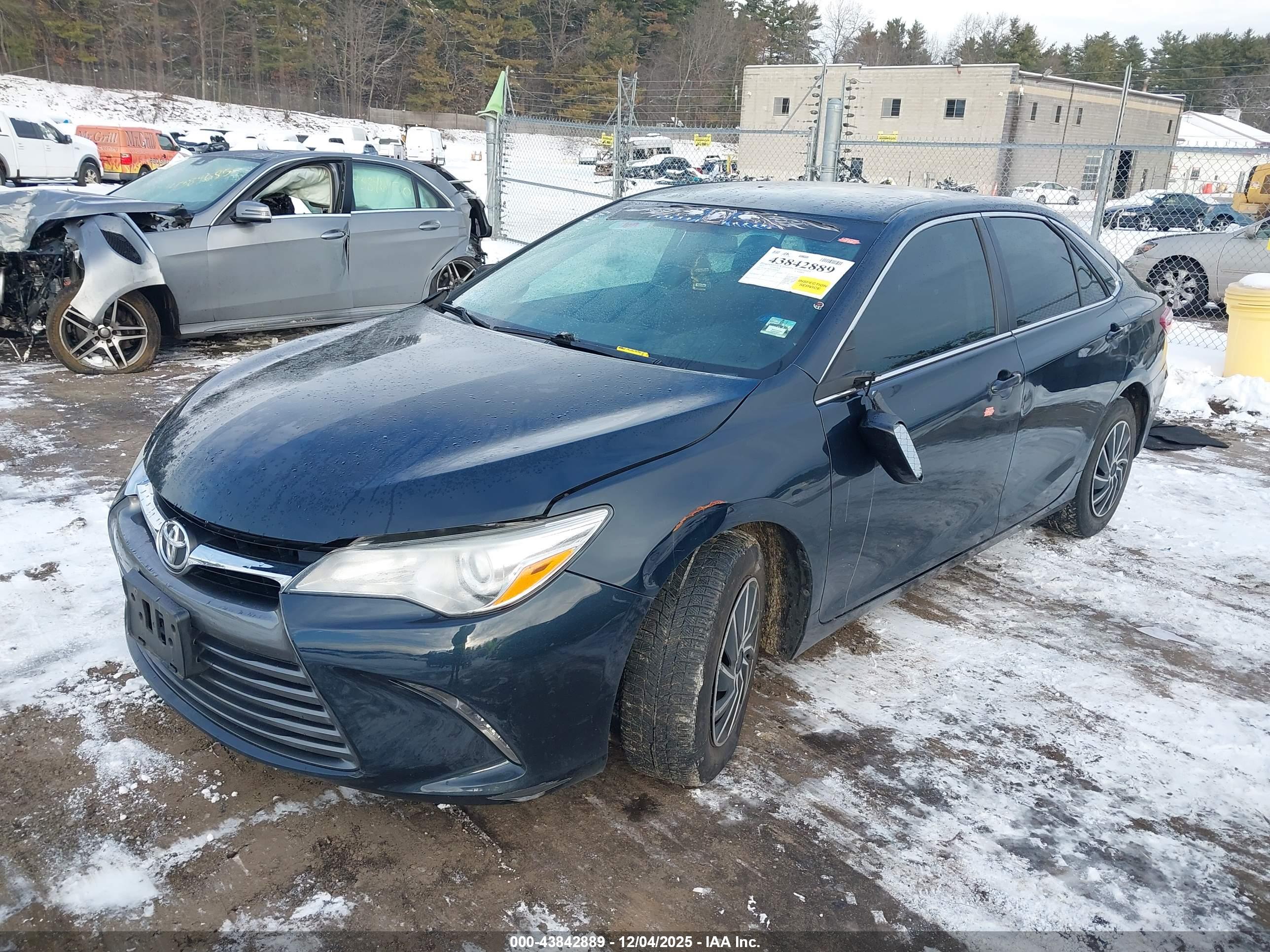 TOYOTA CAMRY image 2
