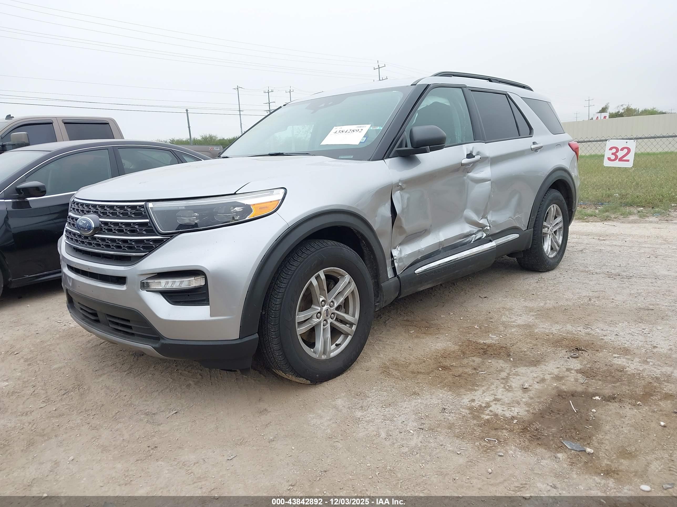 FORD EXPLORER image 2