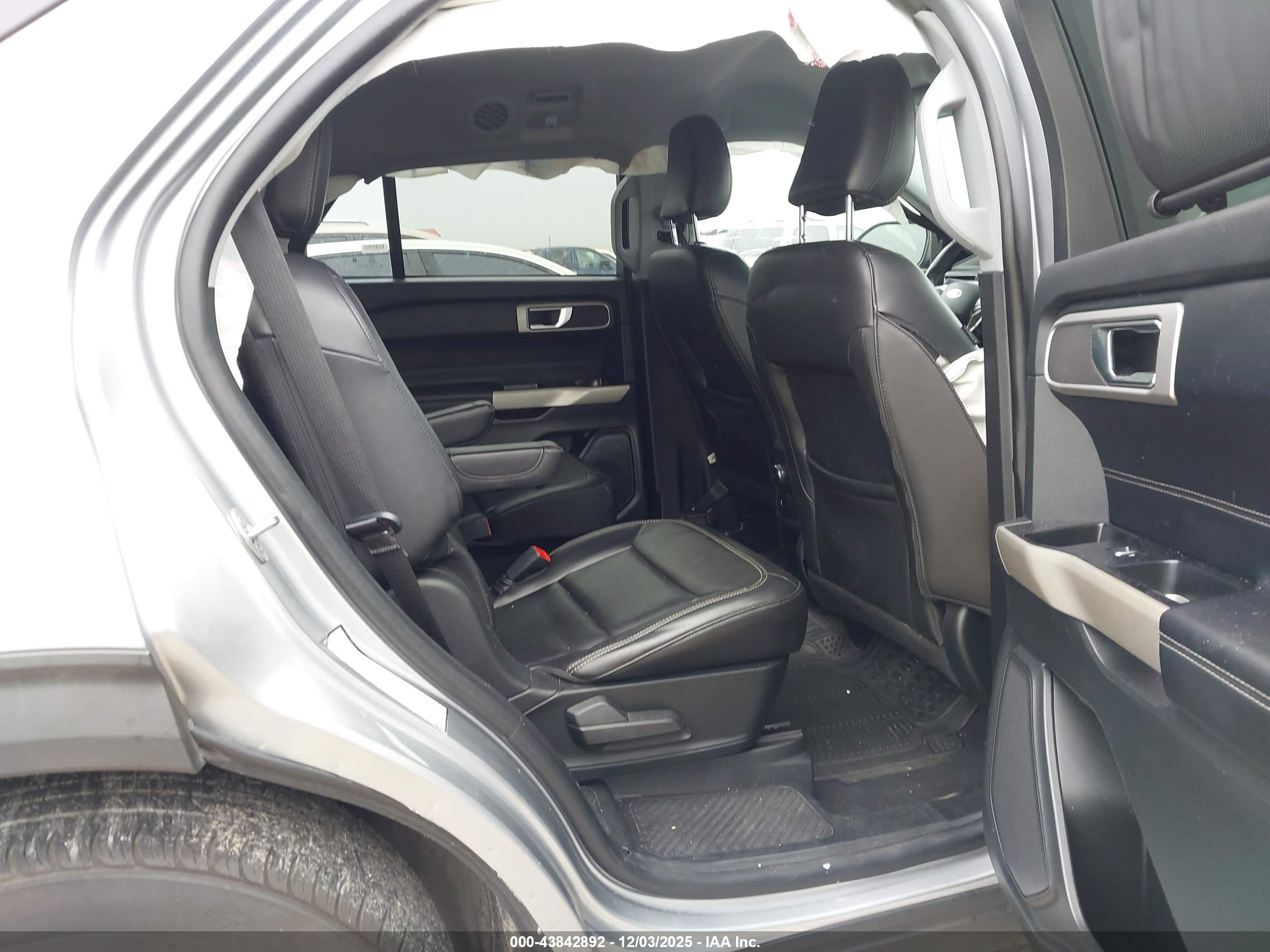 FORD EXPLORER image 8