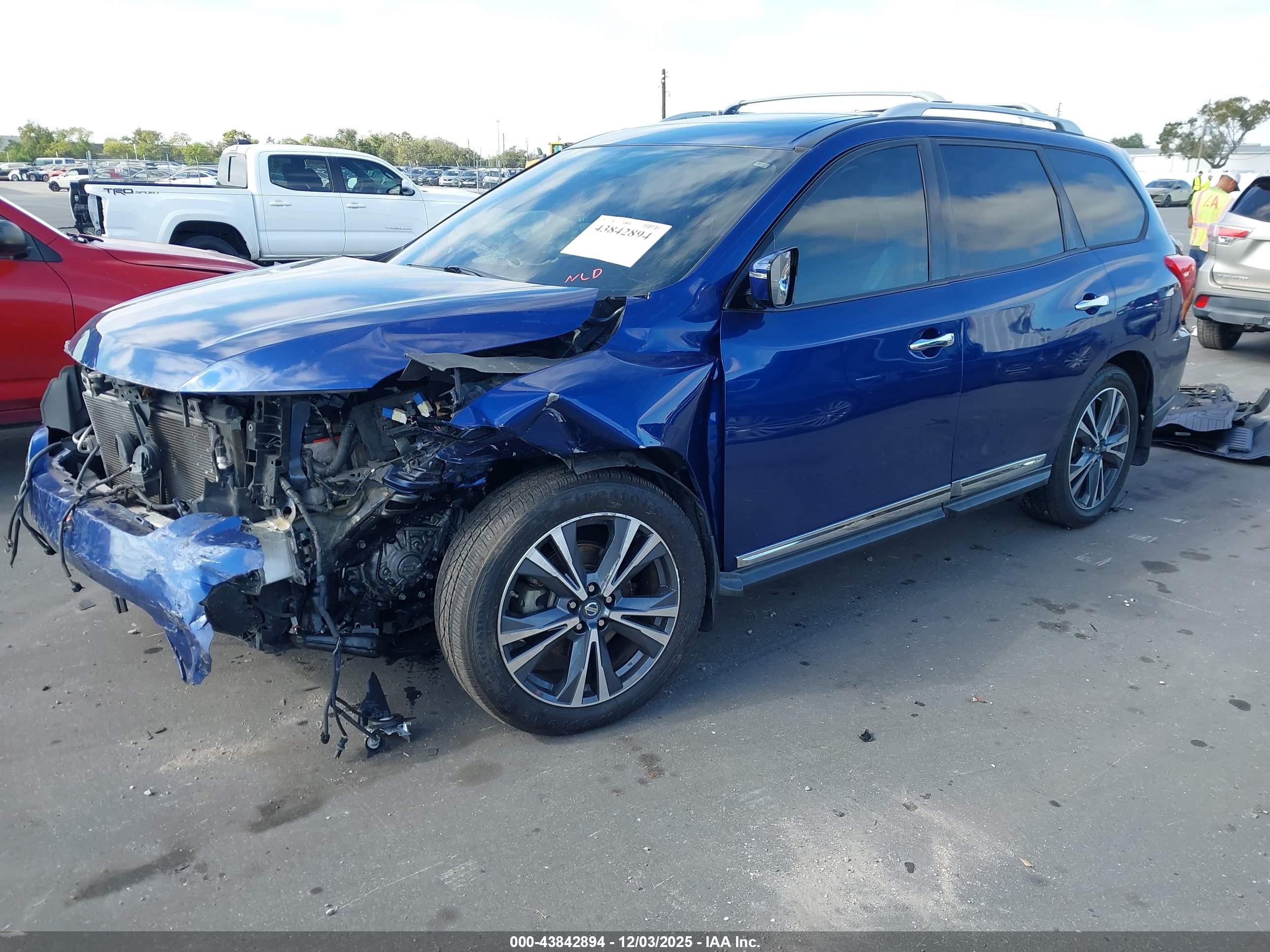 NISSAN PATHFINDER image 2