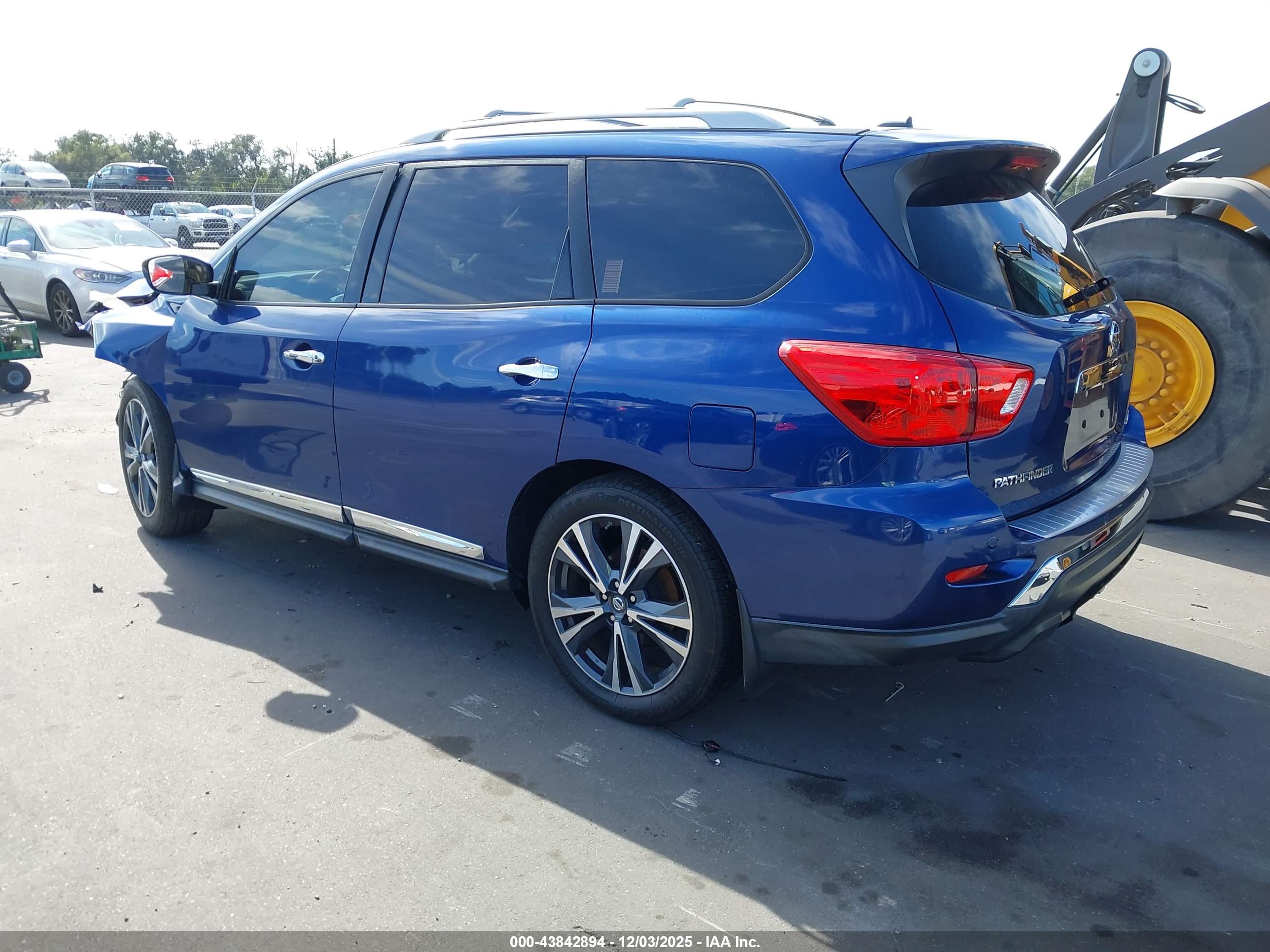 NISSAN PATHFINDER image 3