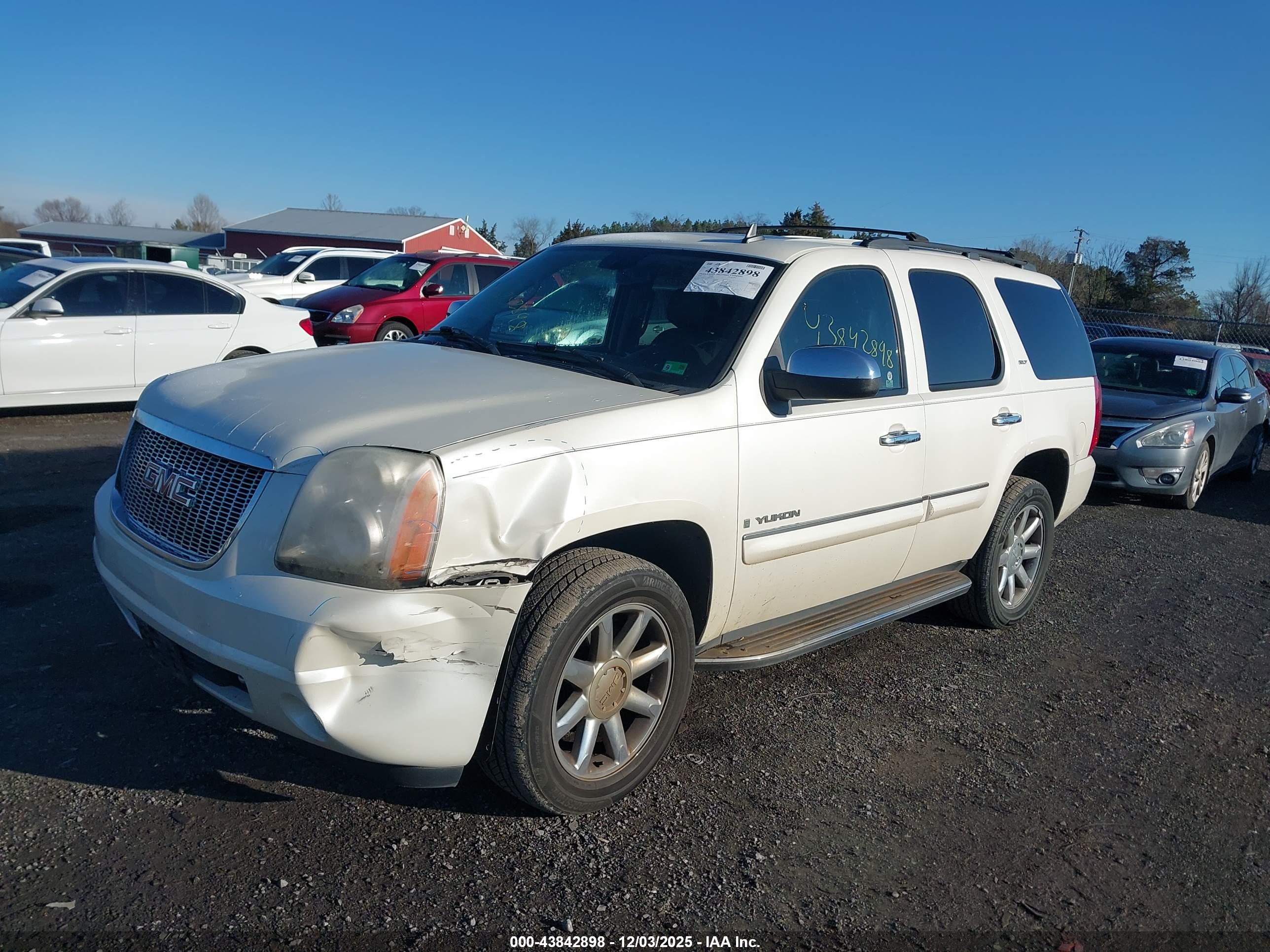 GMC YUKON image 2