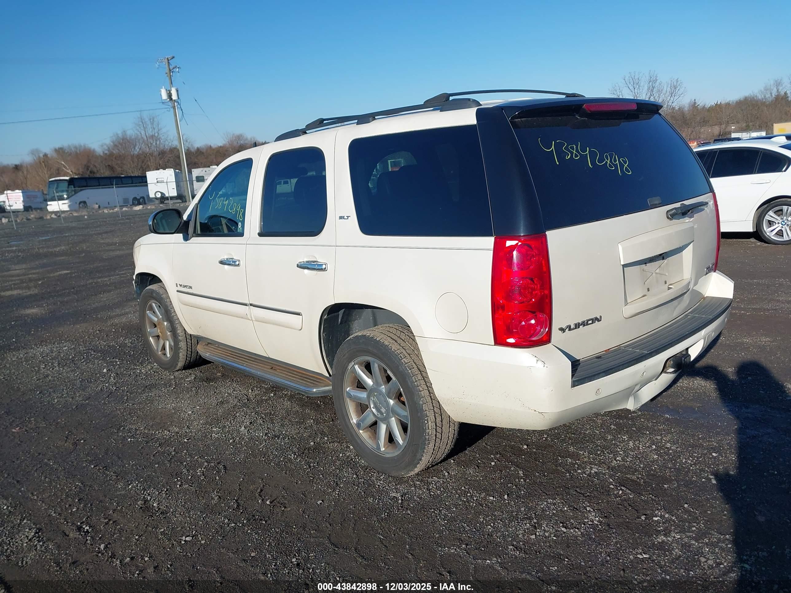 GMC YUKON image 3