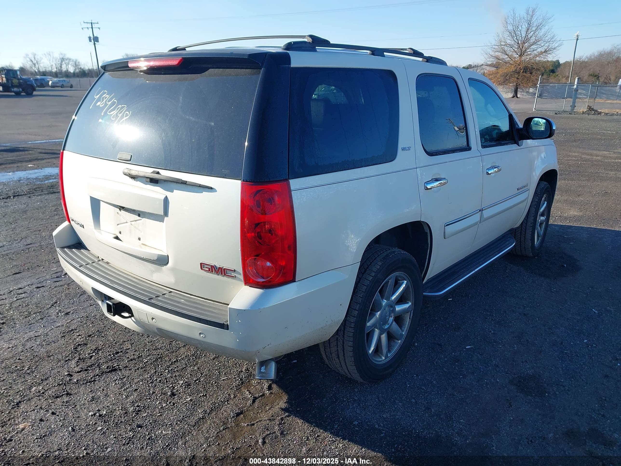 GMC YUKON image 4