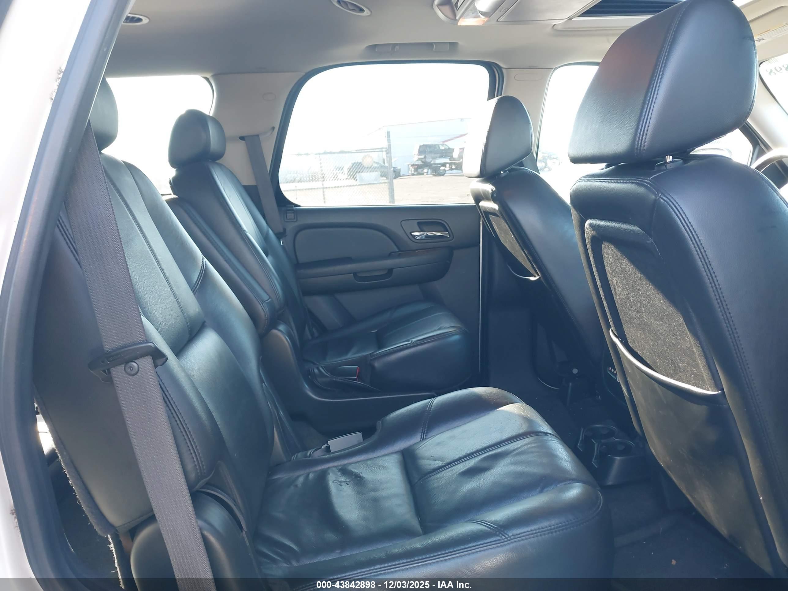 GMC YUKON image 8