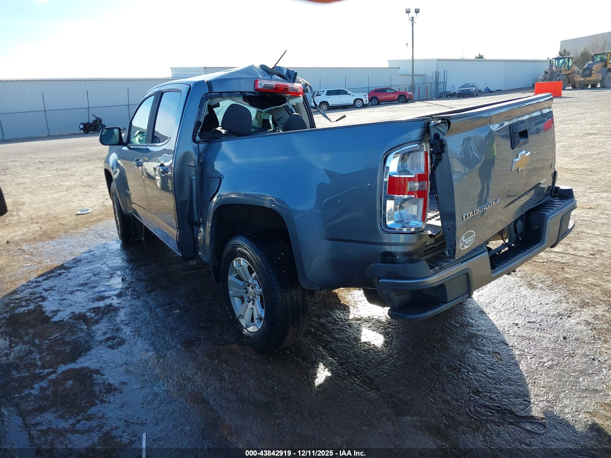 CHEVROLET COLORADO image 3