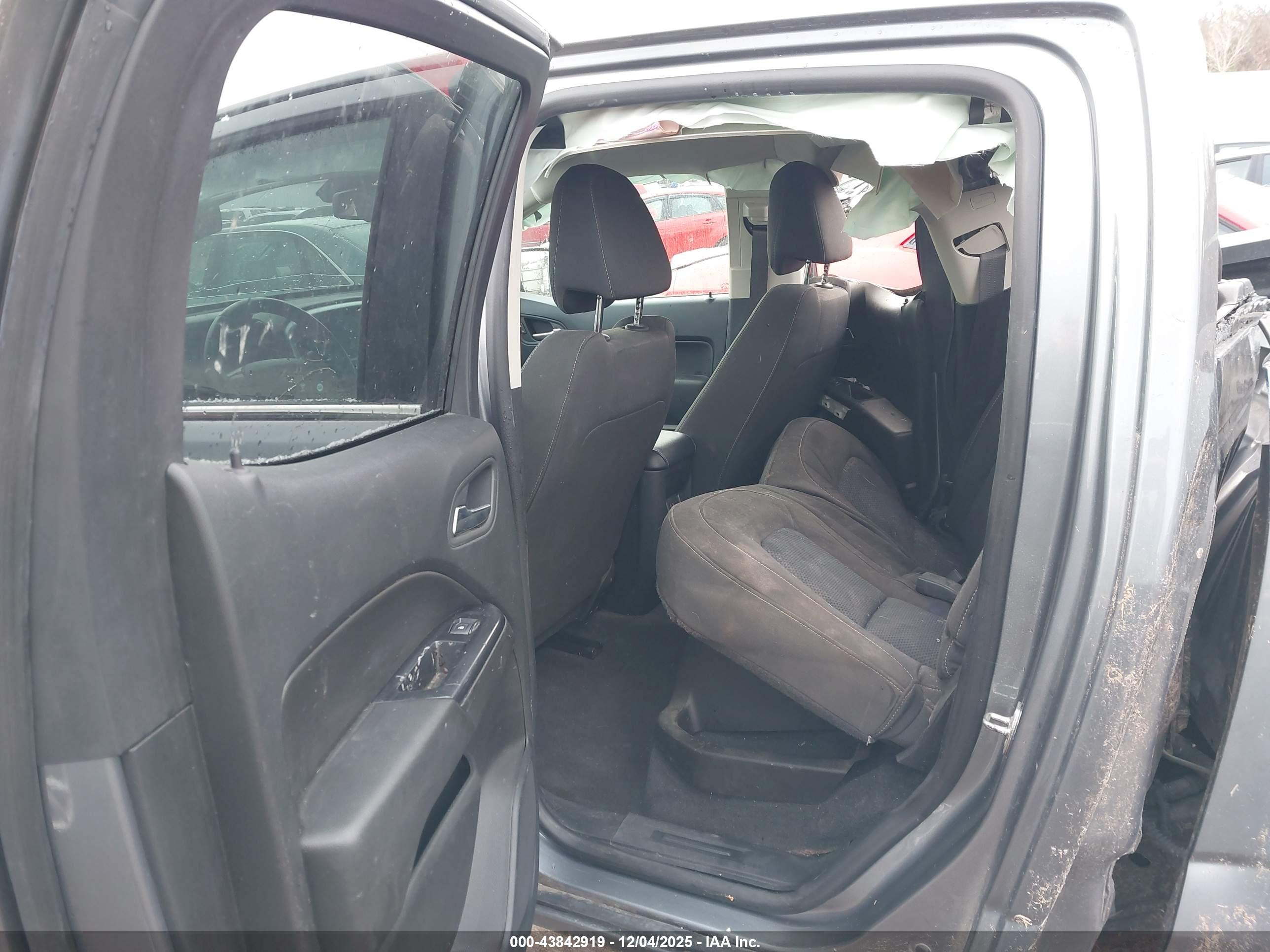 CHEVROLET COLORADO image 8