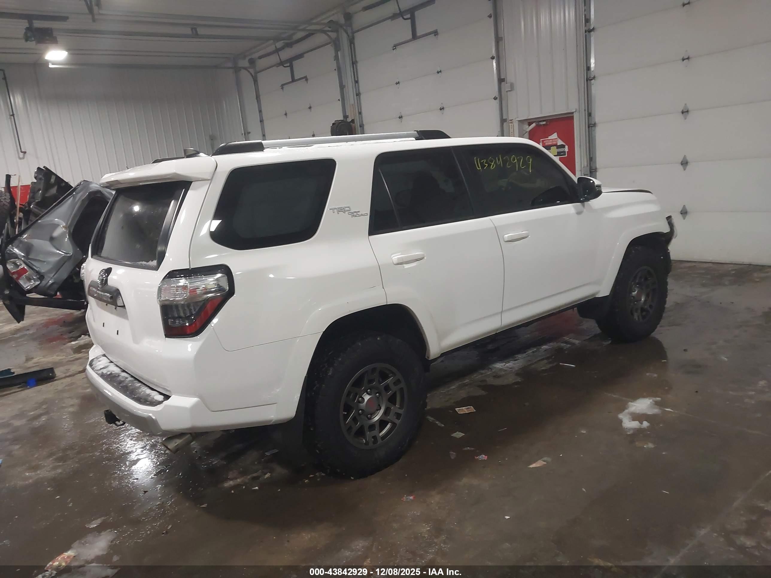 TOYOTA 4RUNNER image 4