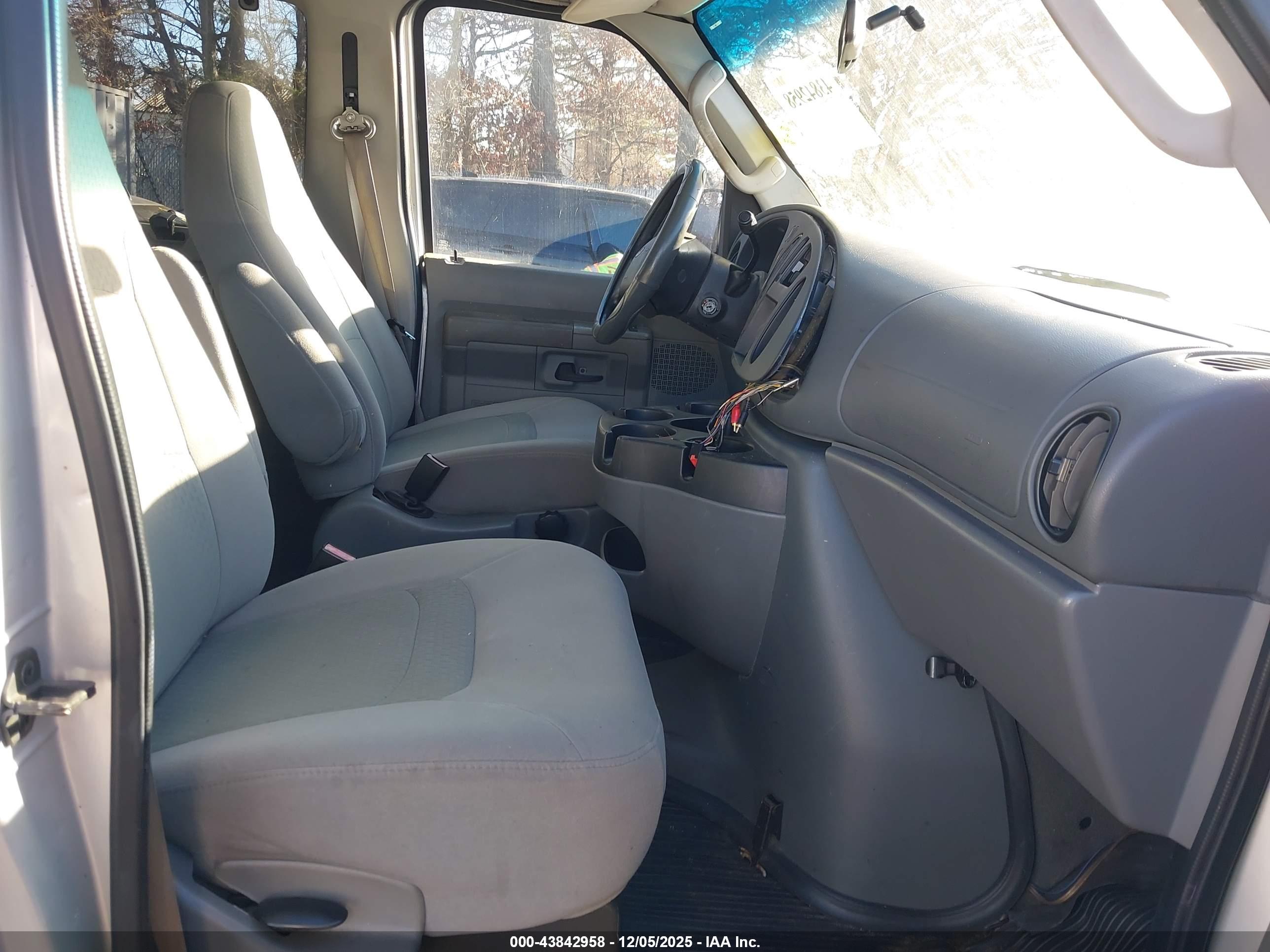FORD E-350 image 5