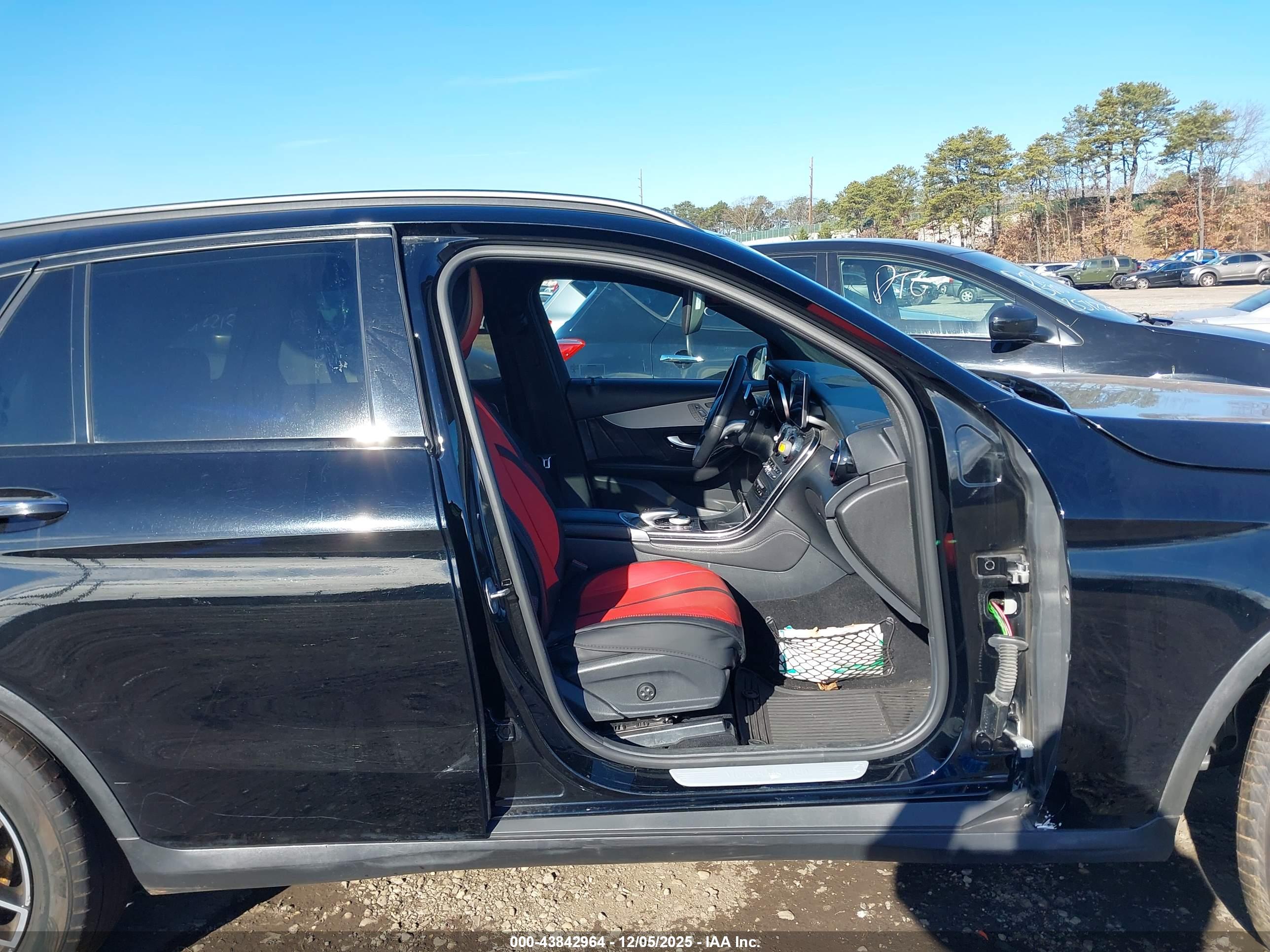 MERCEDES-BENZ GLC image 6