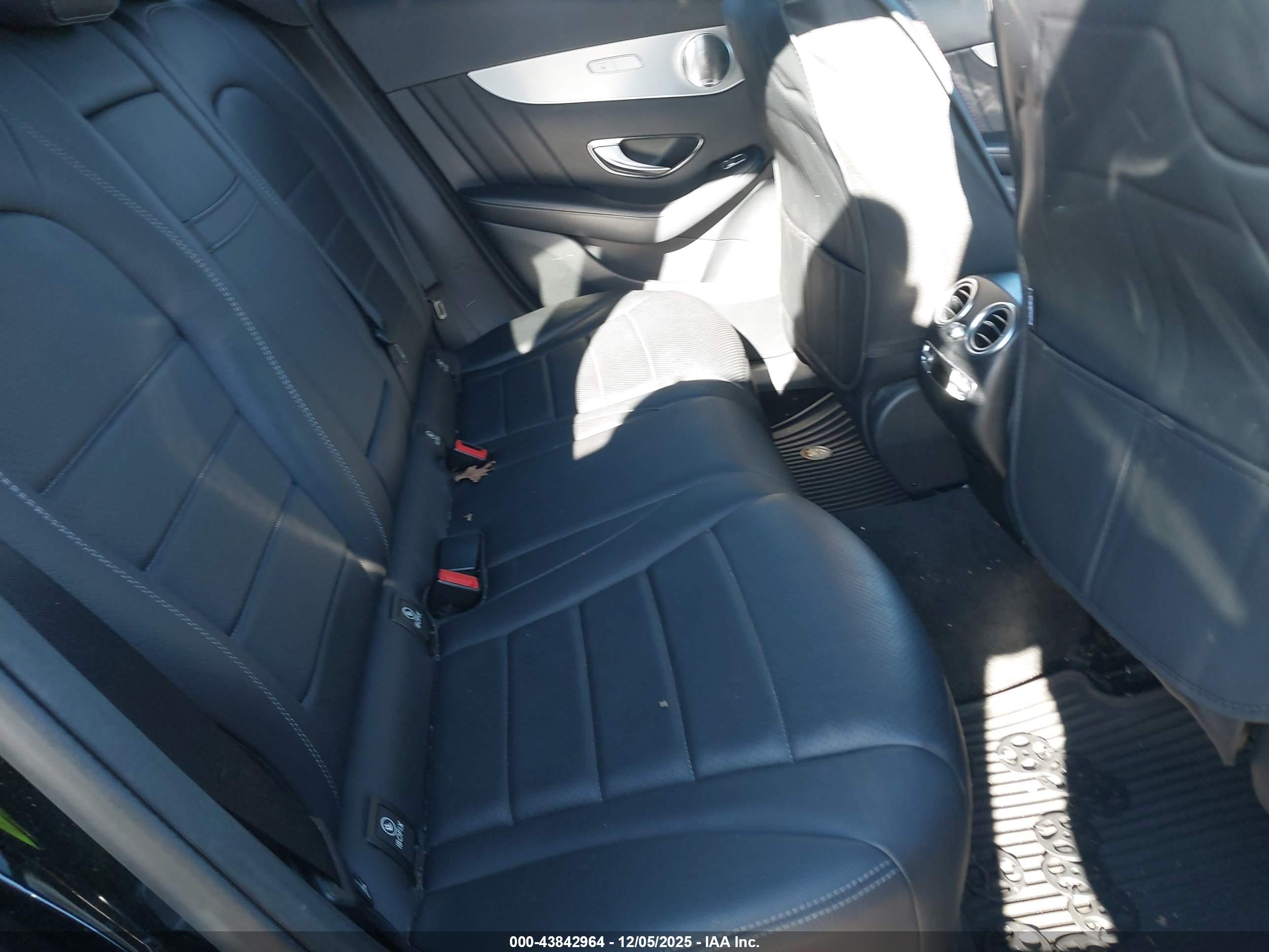 MERCEDES-BENZ GLC image 8