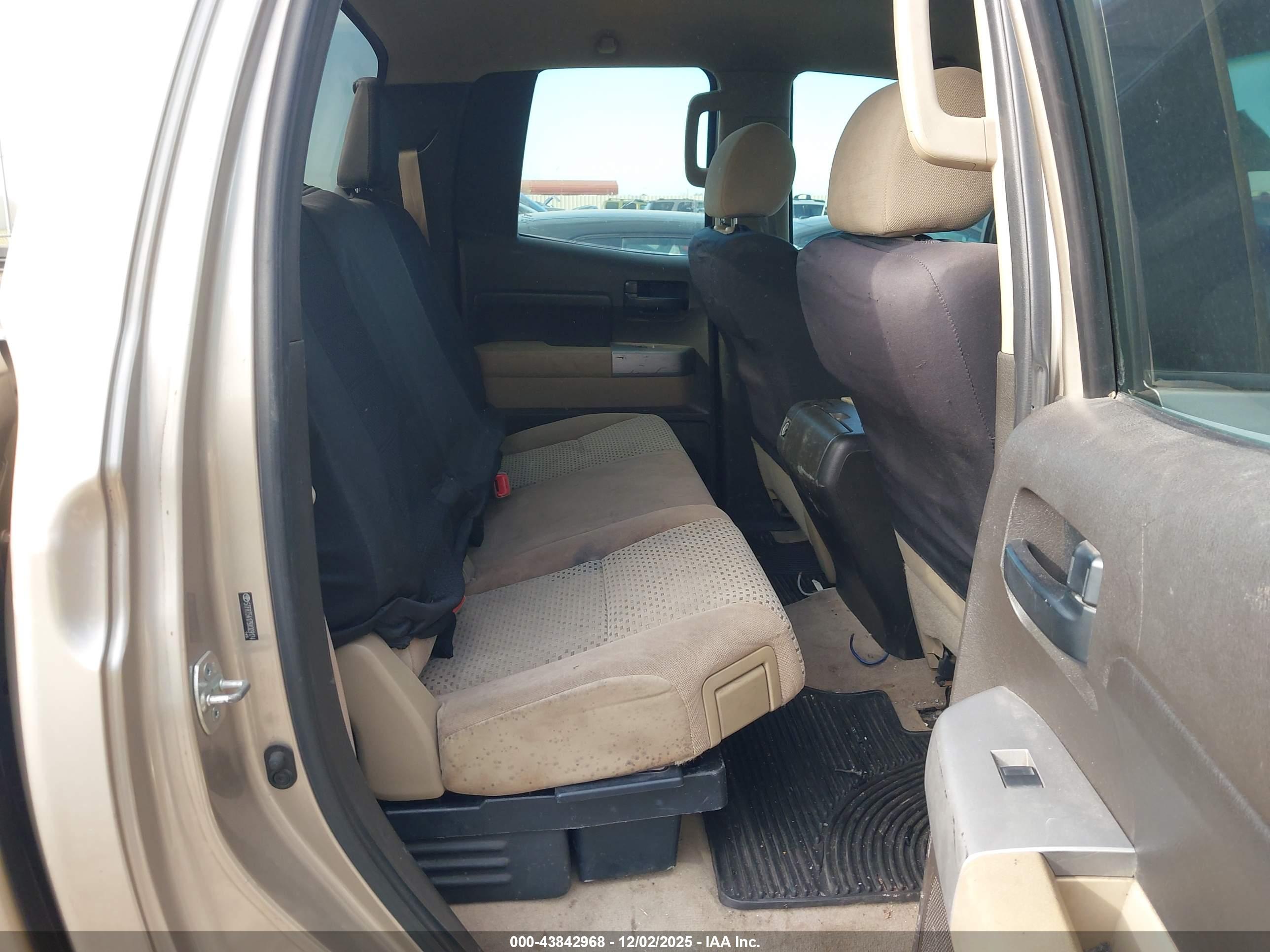 TOYOTA TUNDRA image 8