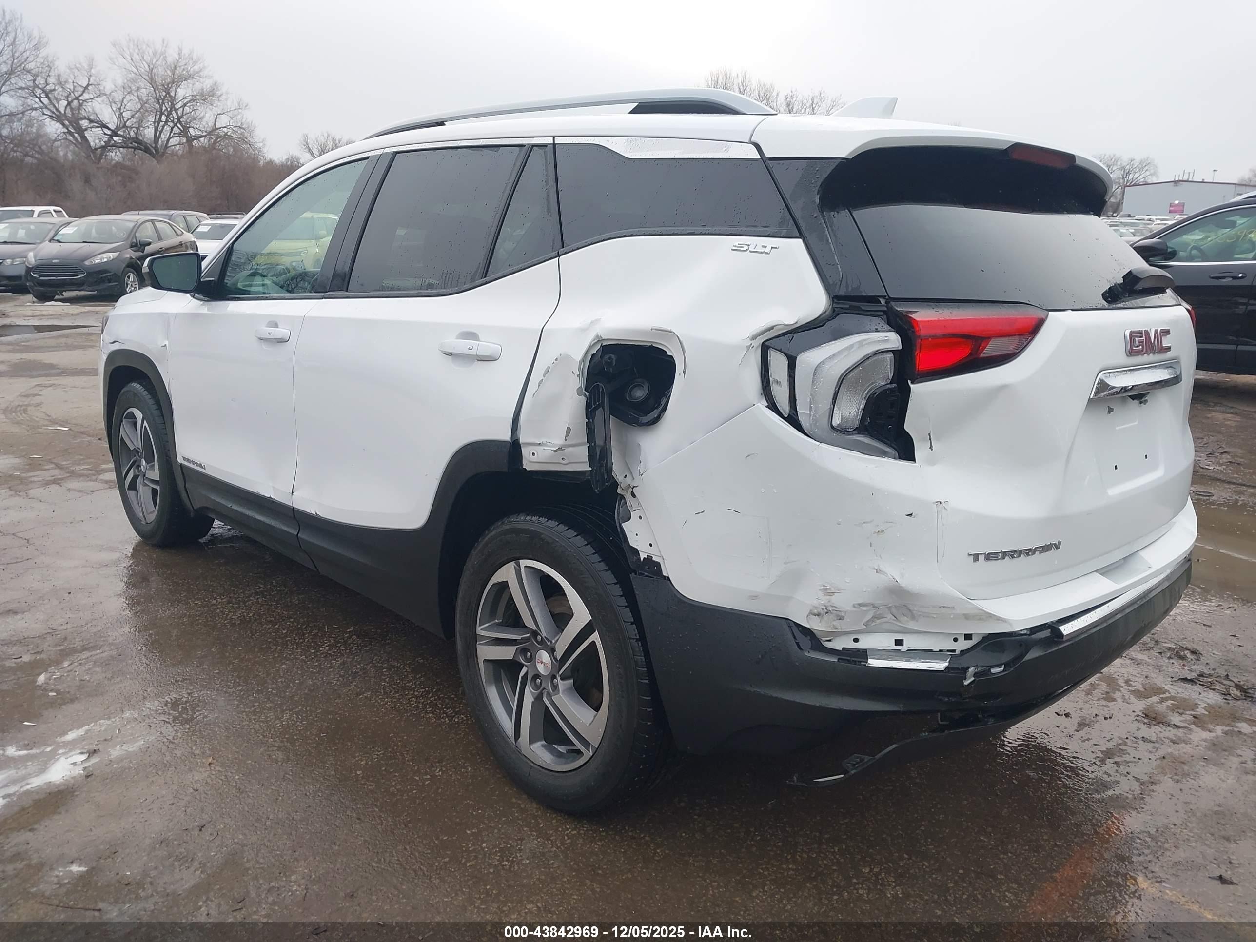 GMC TERRAIN image 3