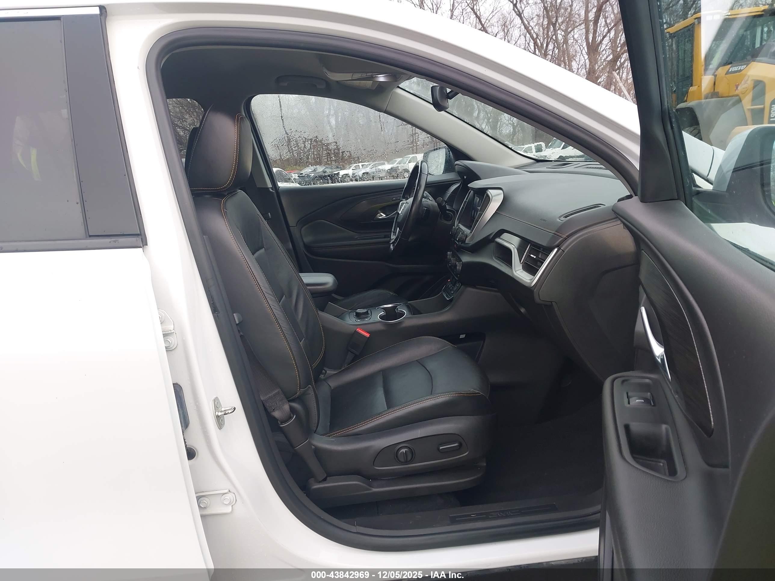 GMC TERRAIN image 5
