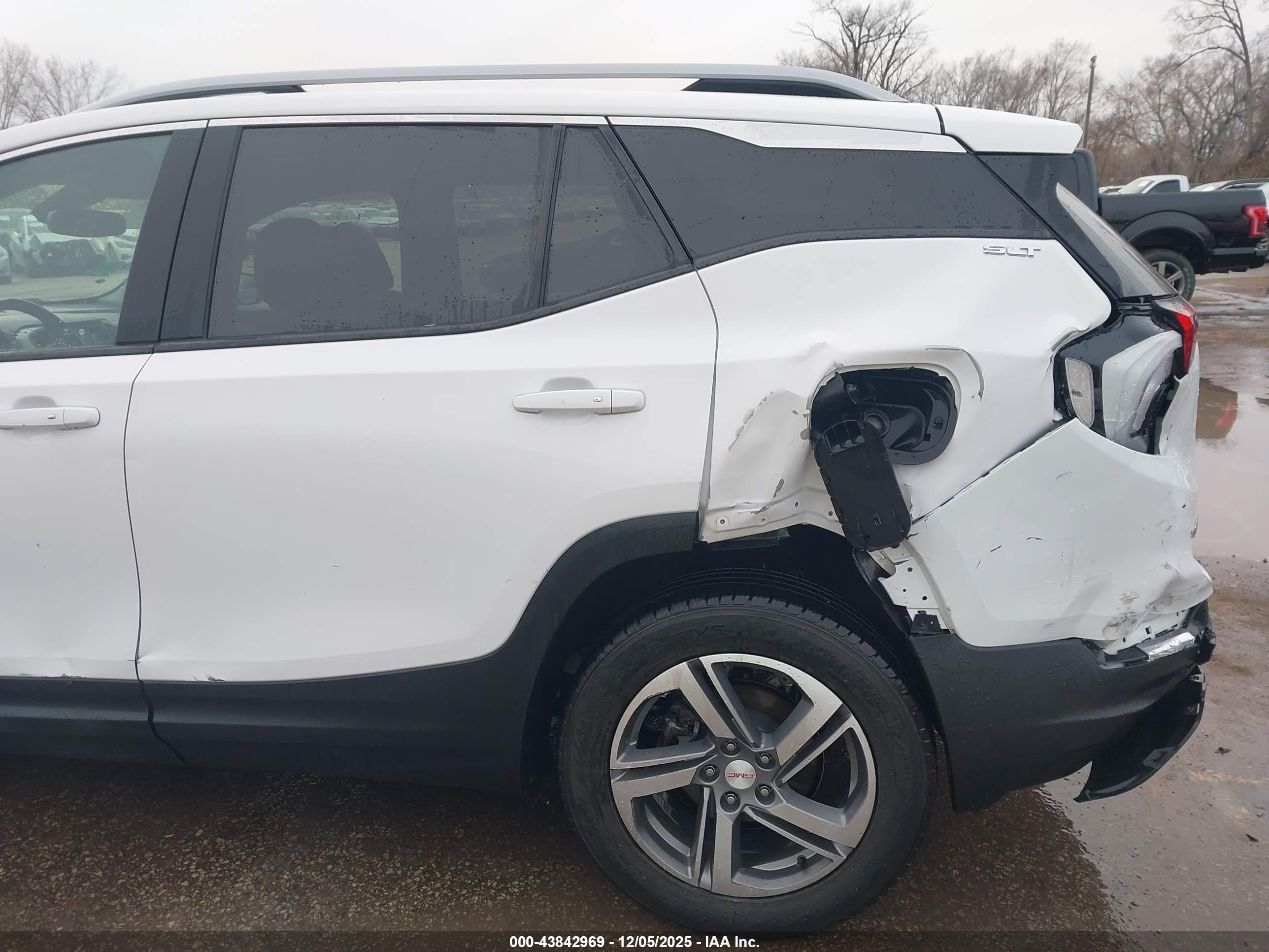 GMC TERRAIN image 6