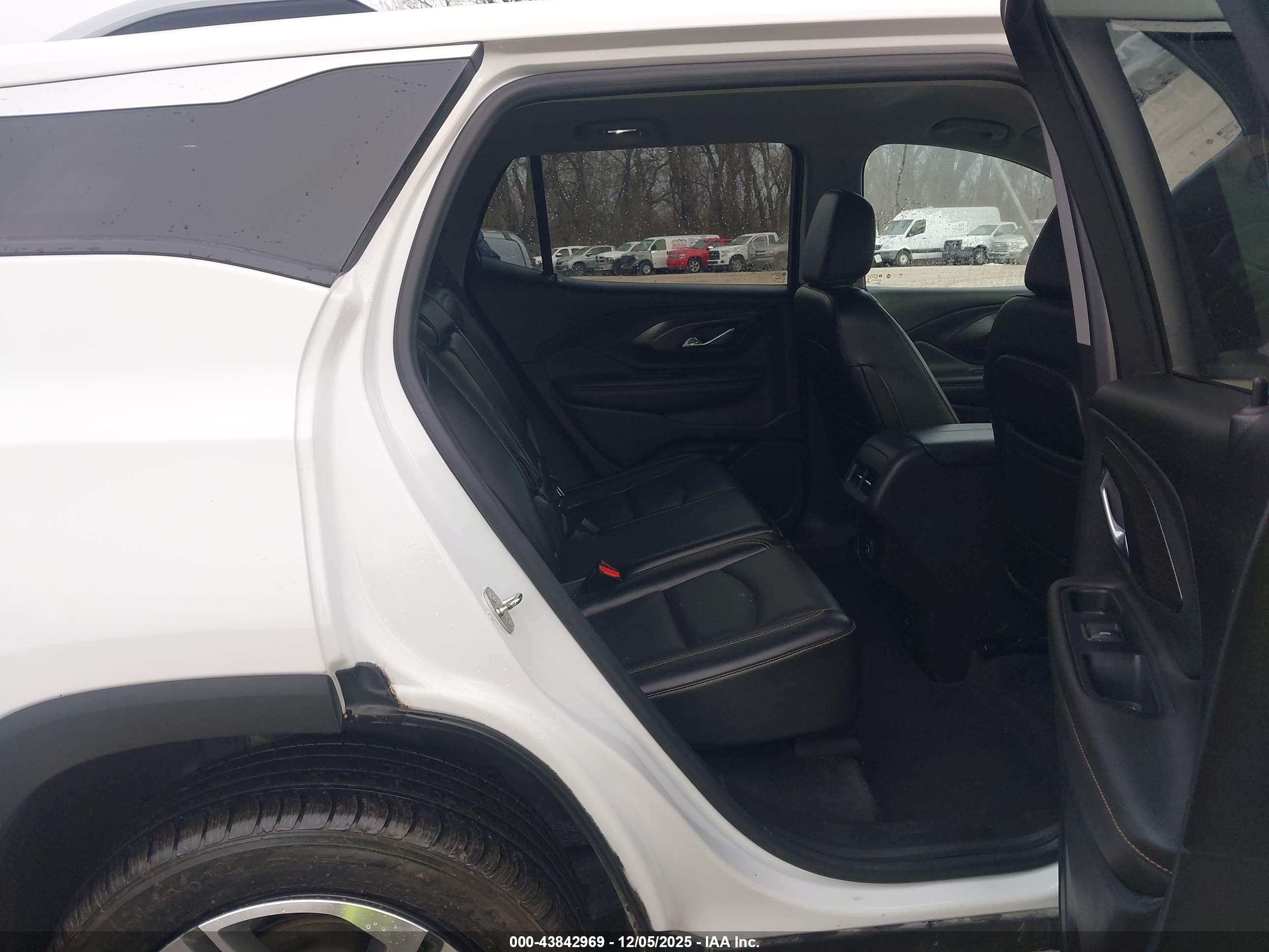 GMC TERRAIN image 8