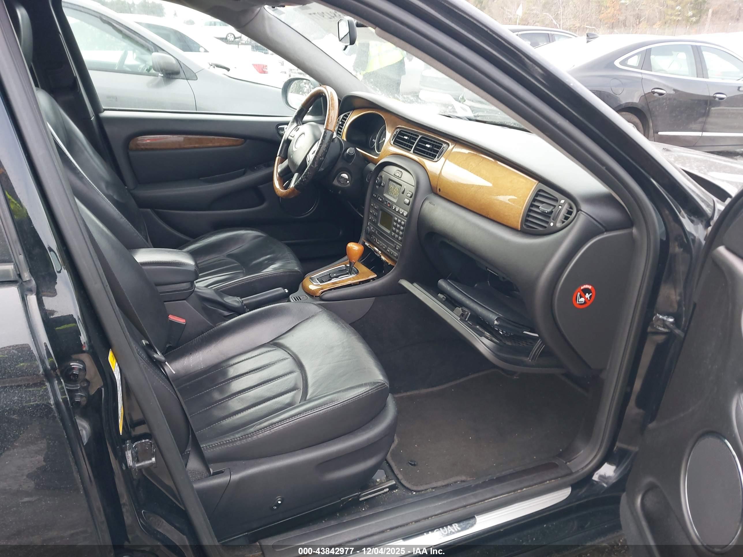 JAGUAR X-TYPE image 5